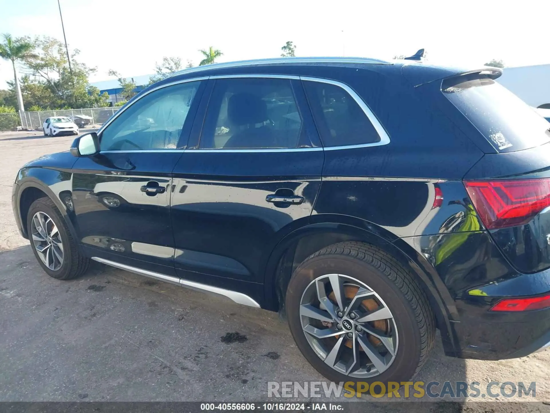 14 Photograph of a damaged car WA1BAAFY7M2063934 AUDI Q5 2021