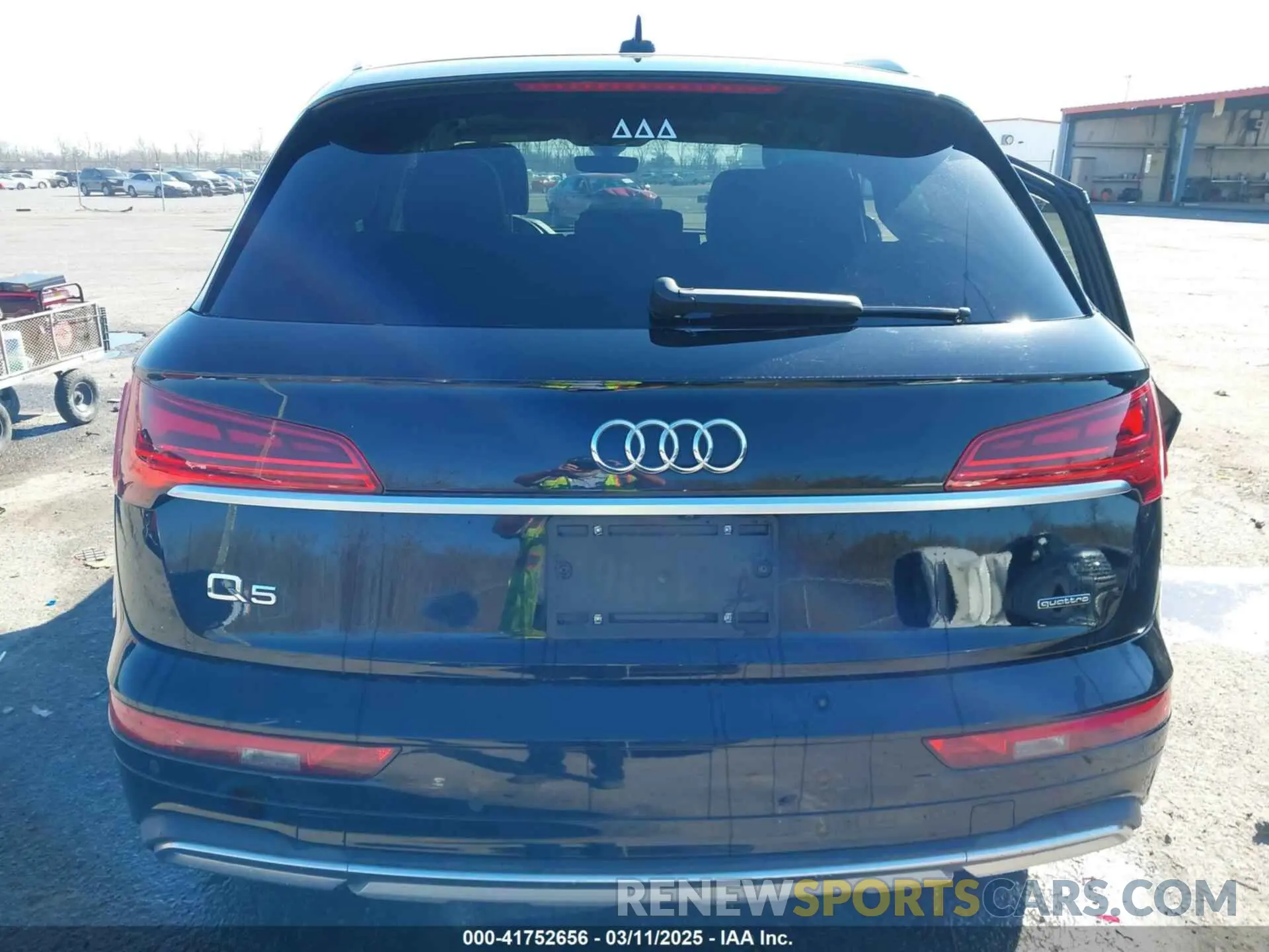 16 Photograph of a damaged car WA1BAAFY7M2065912 AUDI Q5 2021