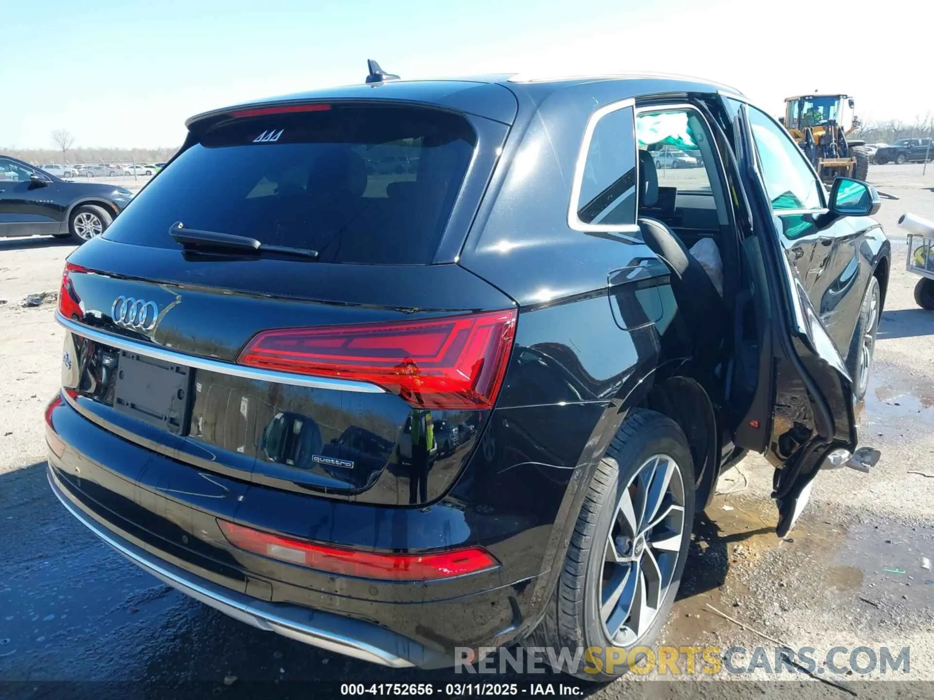 4 Photograph of a damaged car WA1BAAFY7M2065912 AUDI Q5 2021