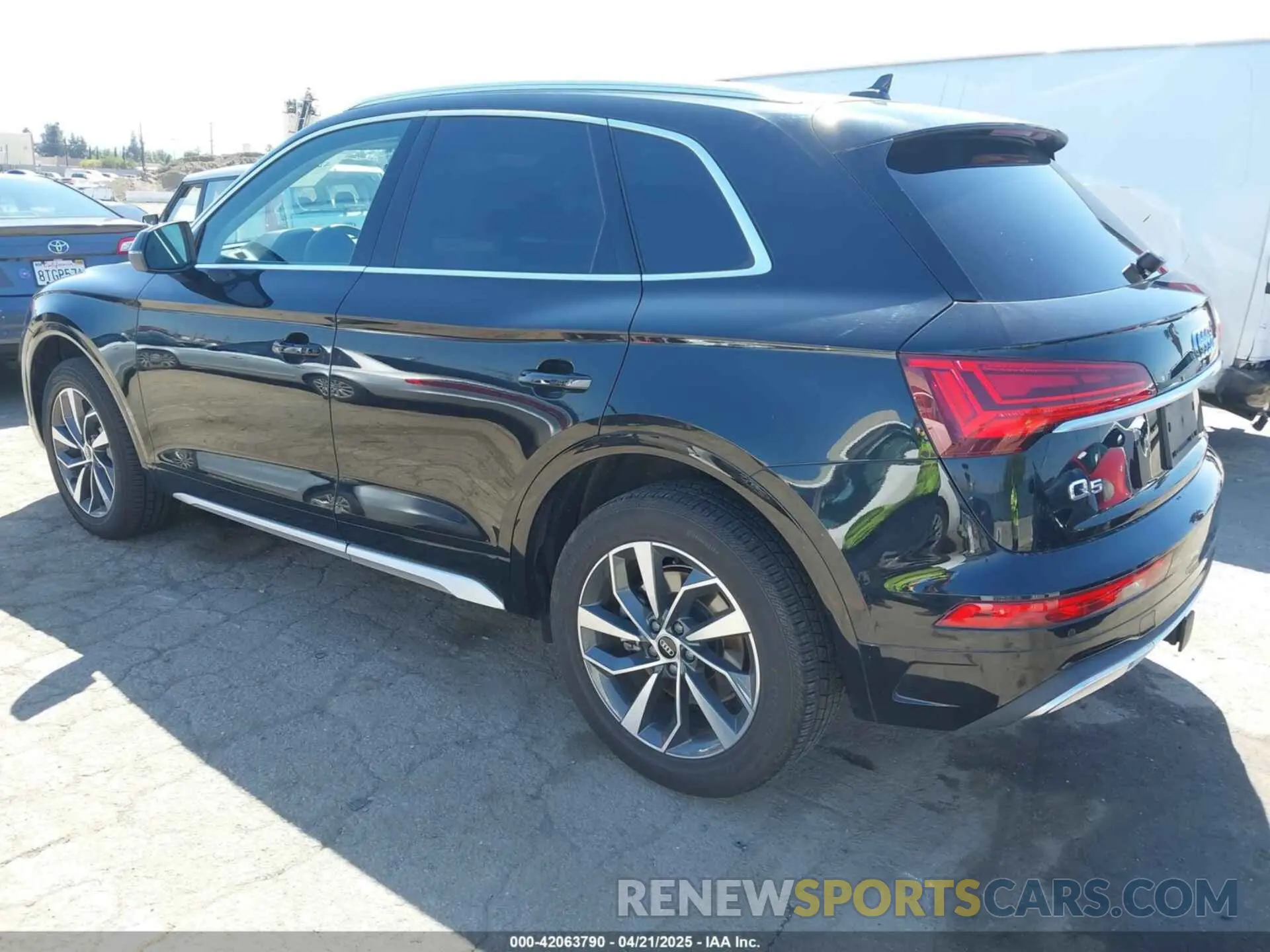 3 Photograph of a damaged car WA1BAAFY7M2114476 AUDI Q5 2021