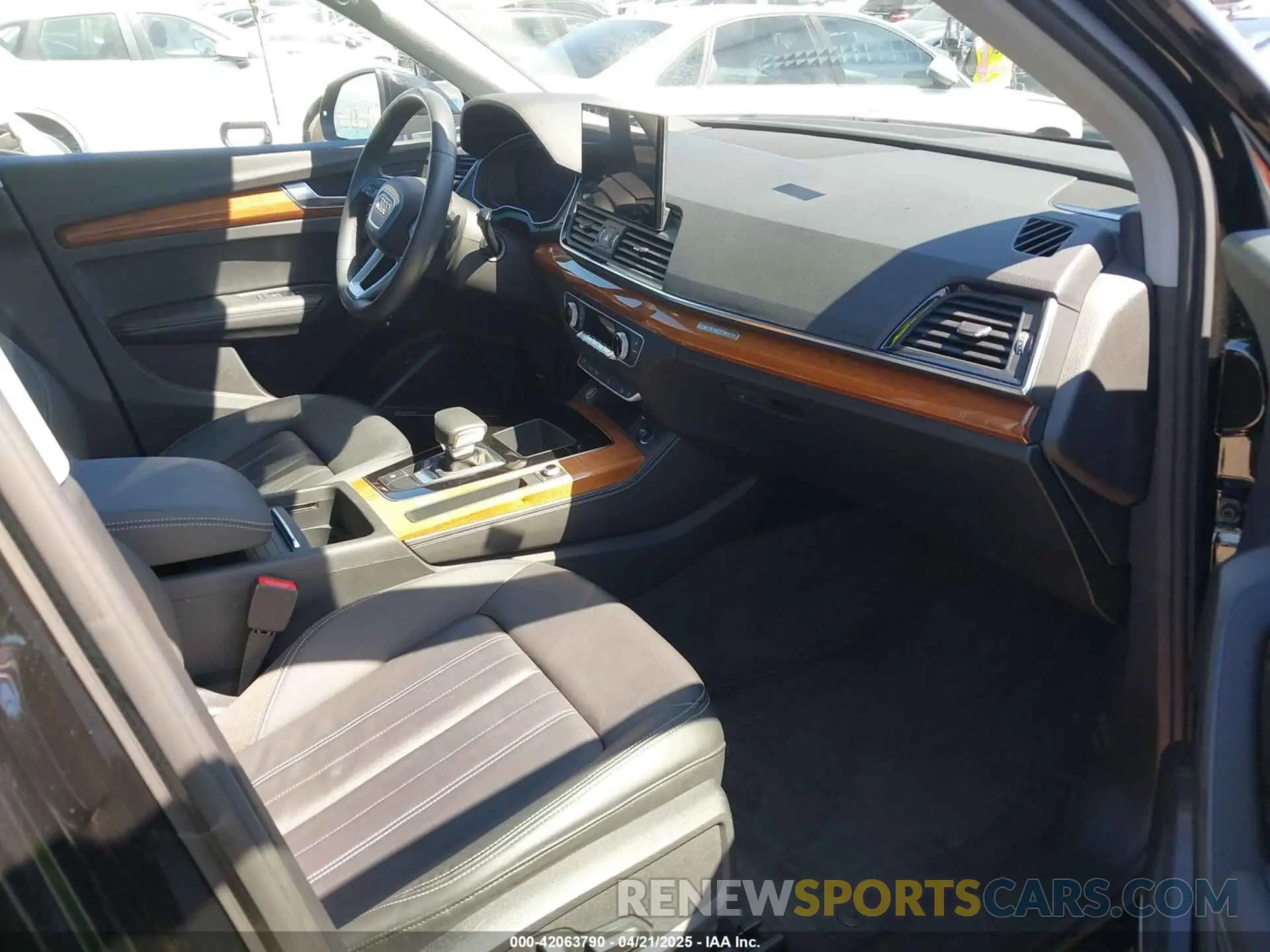 5 Photograph of a damaged car WA1BAAFY7M2114476 AUDI Q5 2021