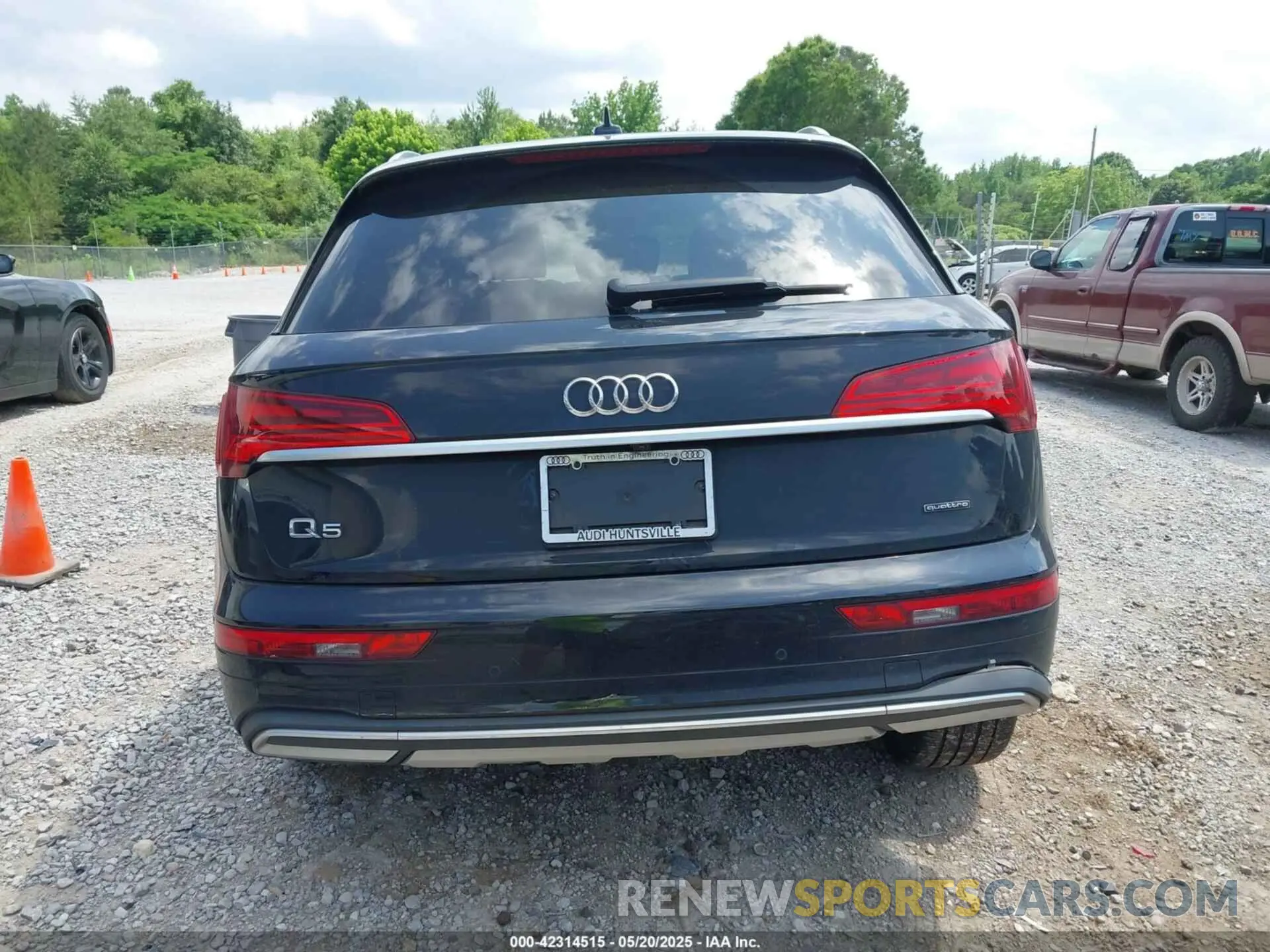 17 Photograph of a damaged car WA1BAAFY8M2097185 AUDI Q5 2021