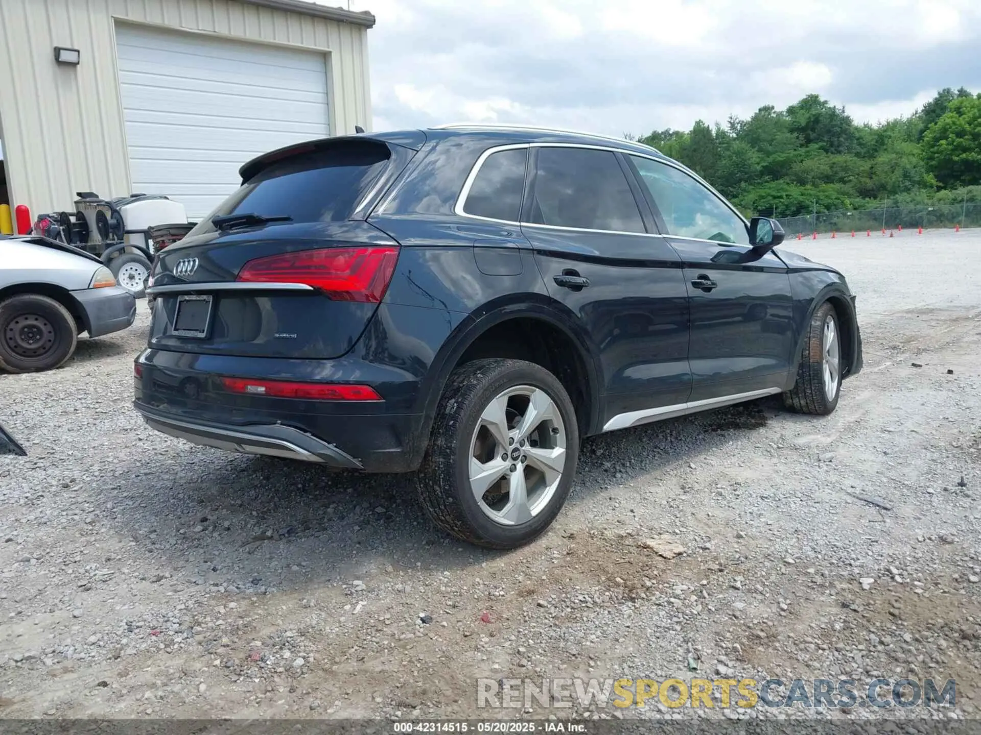 4 Photograph of a damaged car WA1BAAFY8M2097185 AUDI Q5 2021