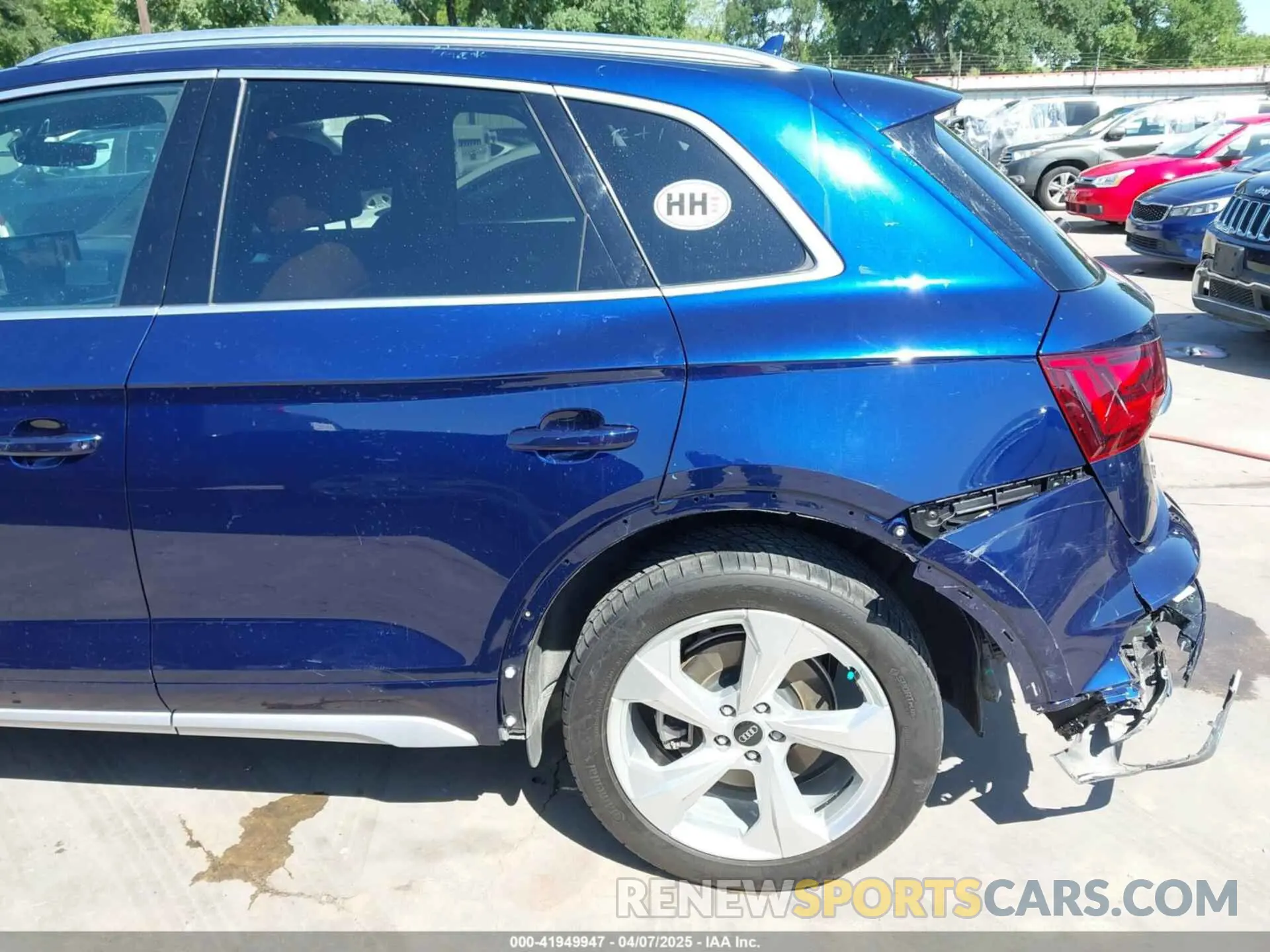 18 Photograph of a damaged car WA1BAAFY9M2055754 AUDI Q5 2021