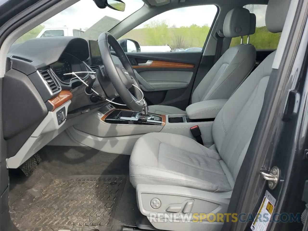 7 Photograph of a damaged car WA1BAAFY9M2068049 AUDI Q5 2021