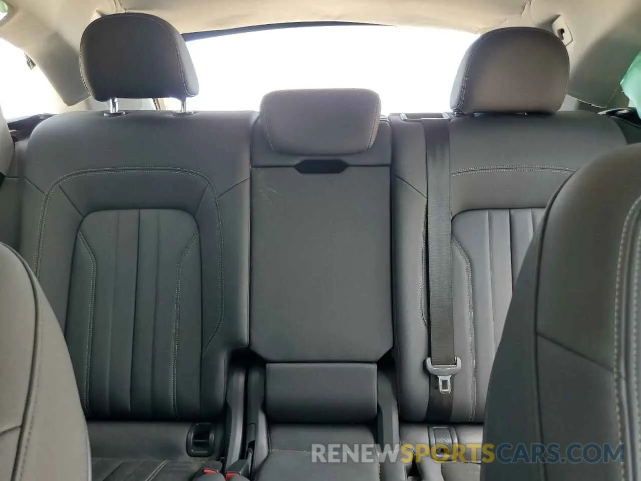 10 Photograph of a damaged car WA1BAAFYXM2032936 AUDI Q5 2021