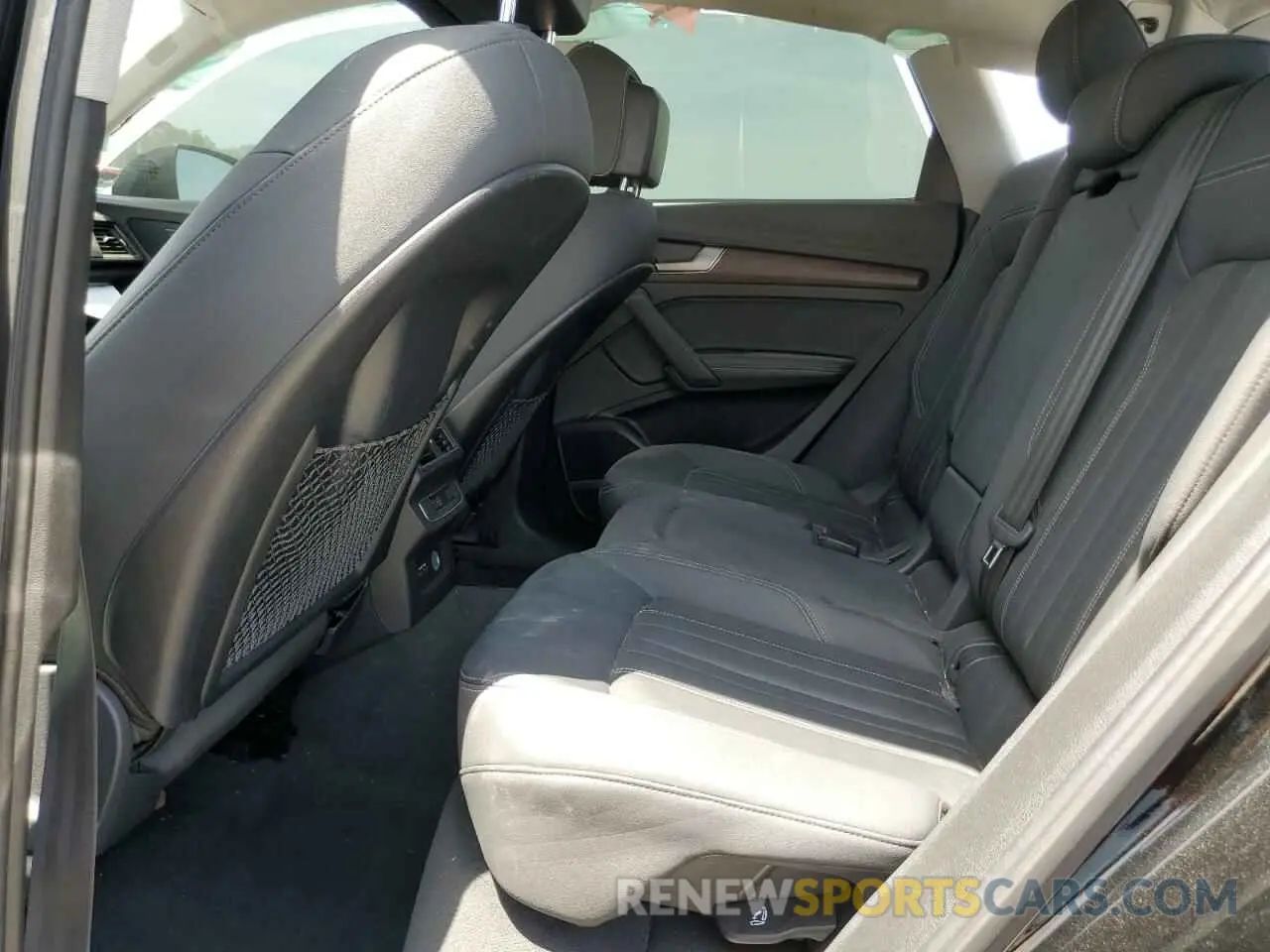 11 Photograph of a damaged car WA1BAAFYXM2032936 AUDI Q5 2021