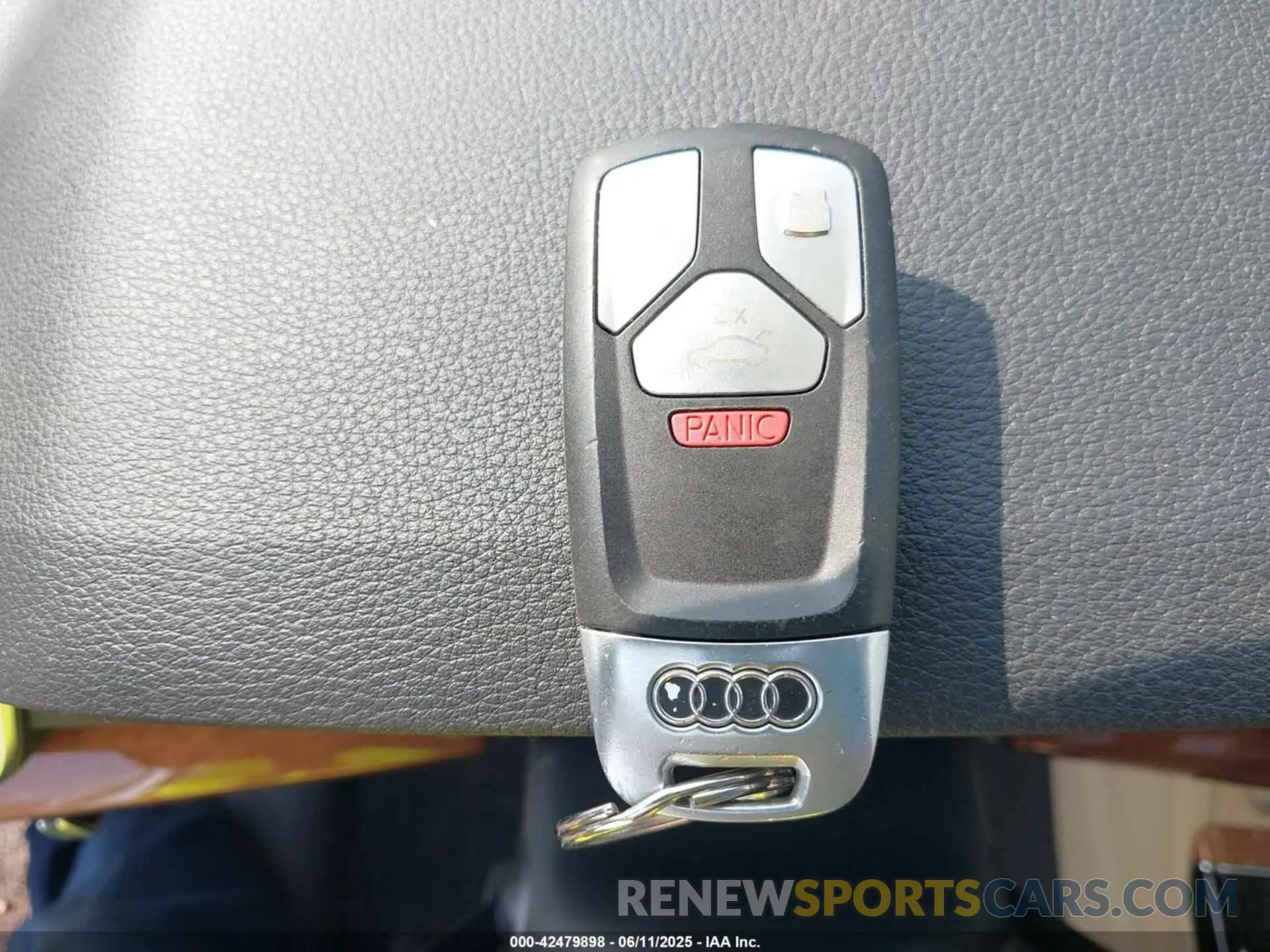 11 Photograph of a damaged car WA1BAAFYXM2050028 AUDI Q5 2021