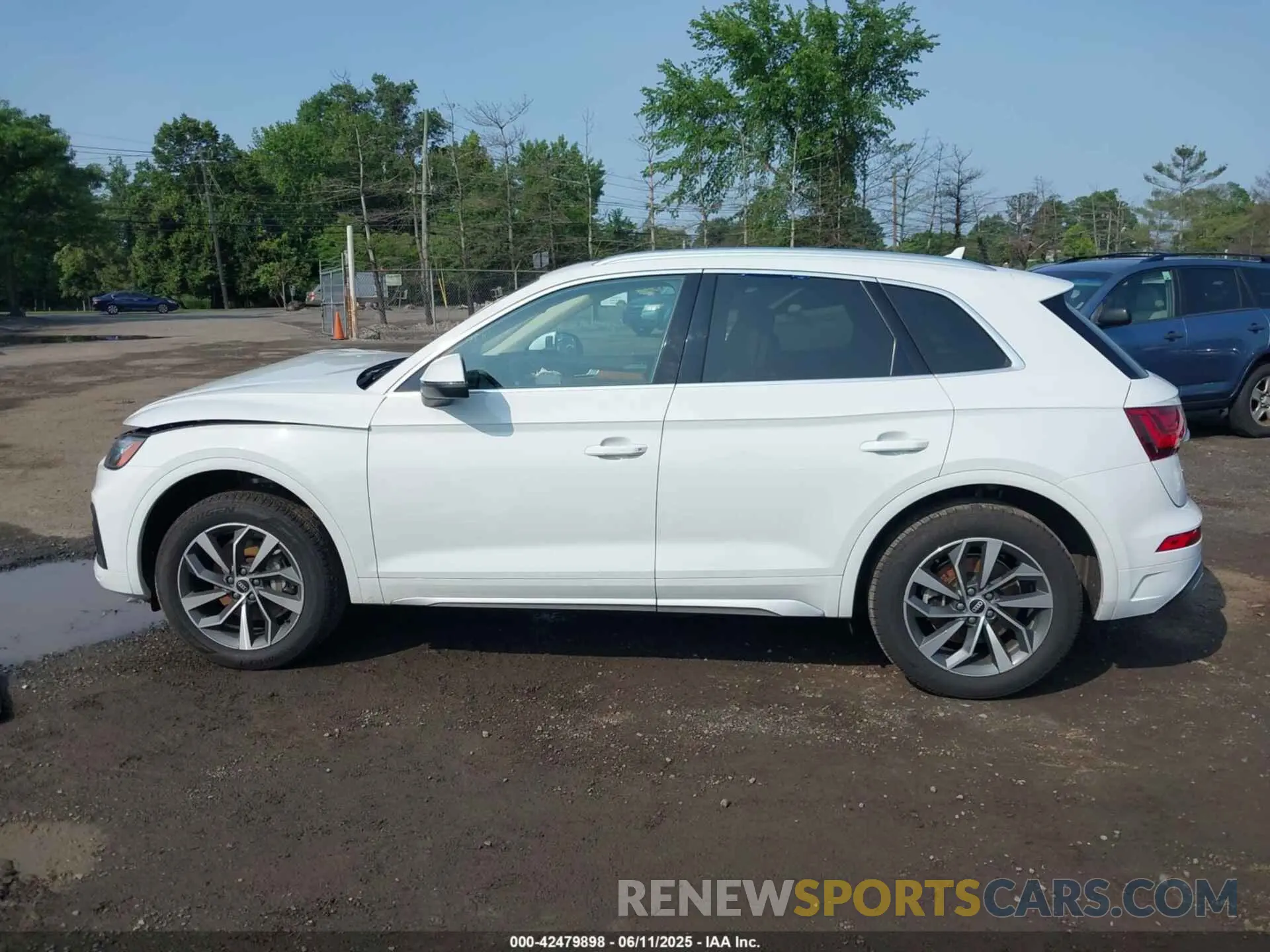 14 Photograph of a damaged car WA1BAAFYXM2050028 AUDI Q5 2021