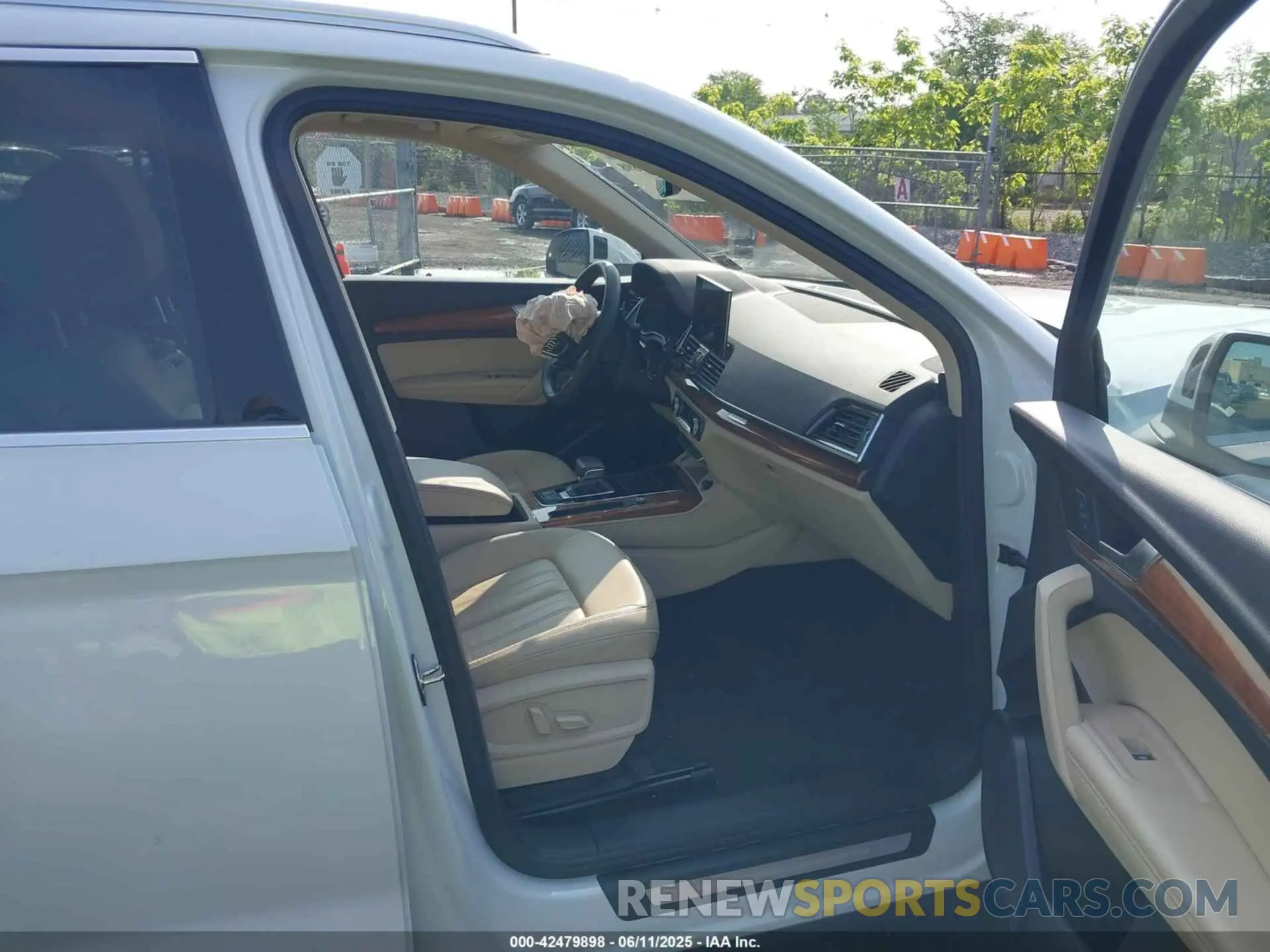 5 Photograph of a damaged car WA1BAAFYXM2050028 AUDI Q5 2021