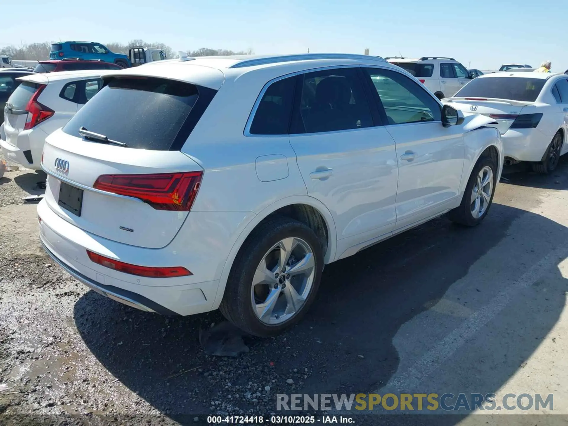 4 Photograph of a damaged car WA1BAAFYXM2050143 AUDI Q5 2021