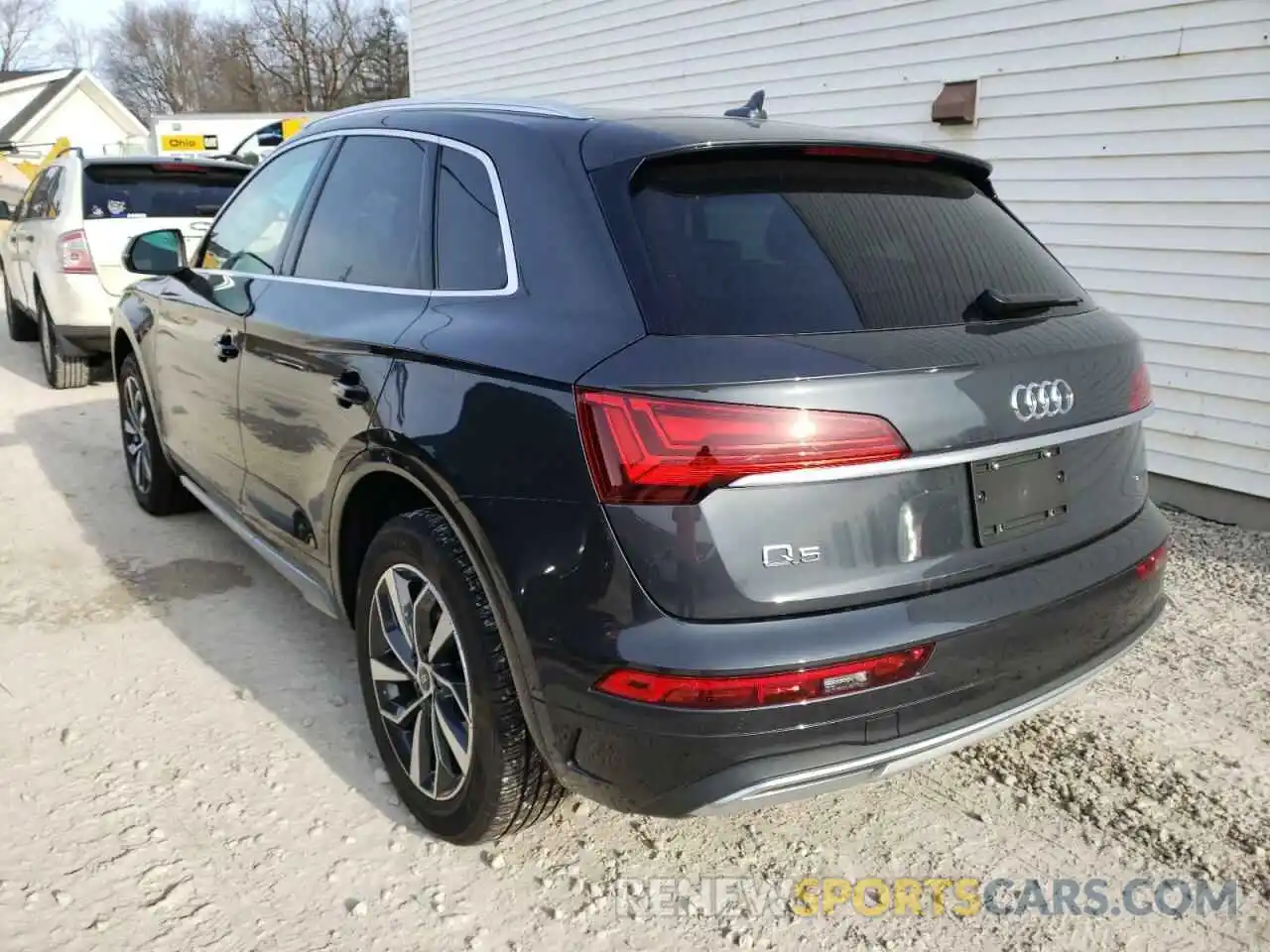 3 Photograph of a damaged car WA1BAAFYXM2054564 AUDI Q5 2021