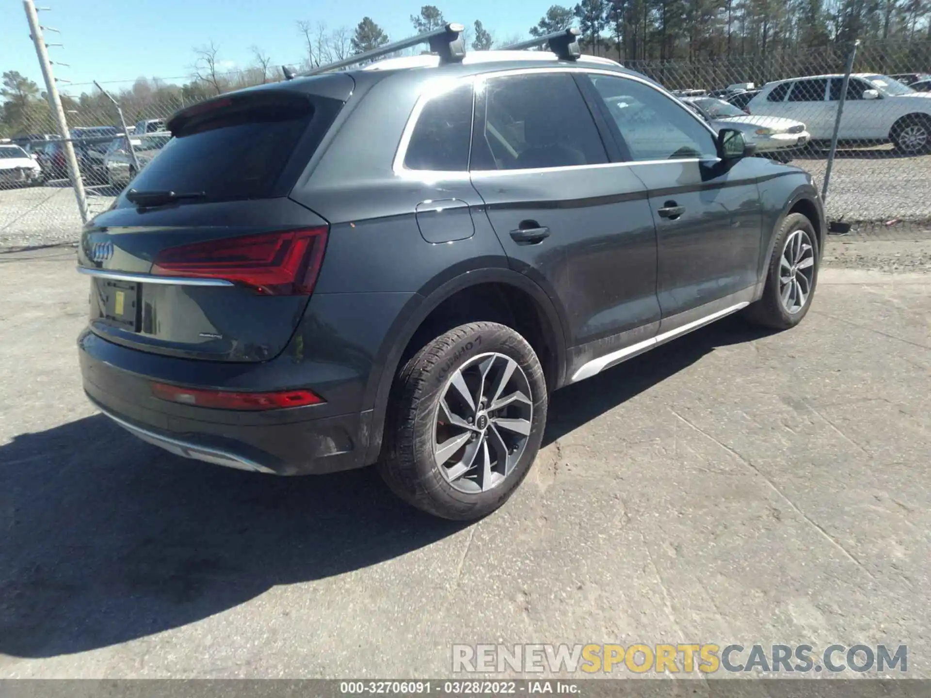 4 Photograph of a damaged car WA1BAAFYXM2095471 AUDI Q5 2021