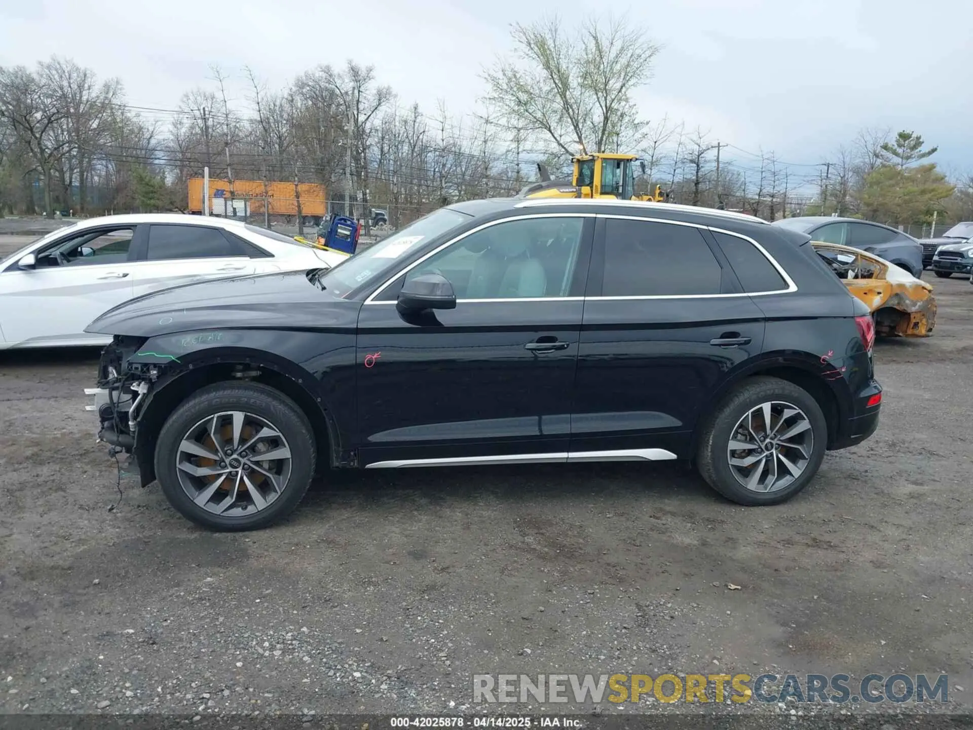 14 Photograph of a damaged car WA1BAAFYXM2117064 AUDI Q5 2021