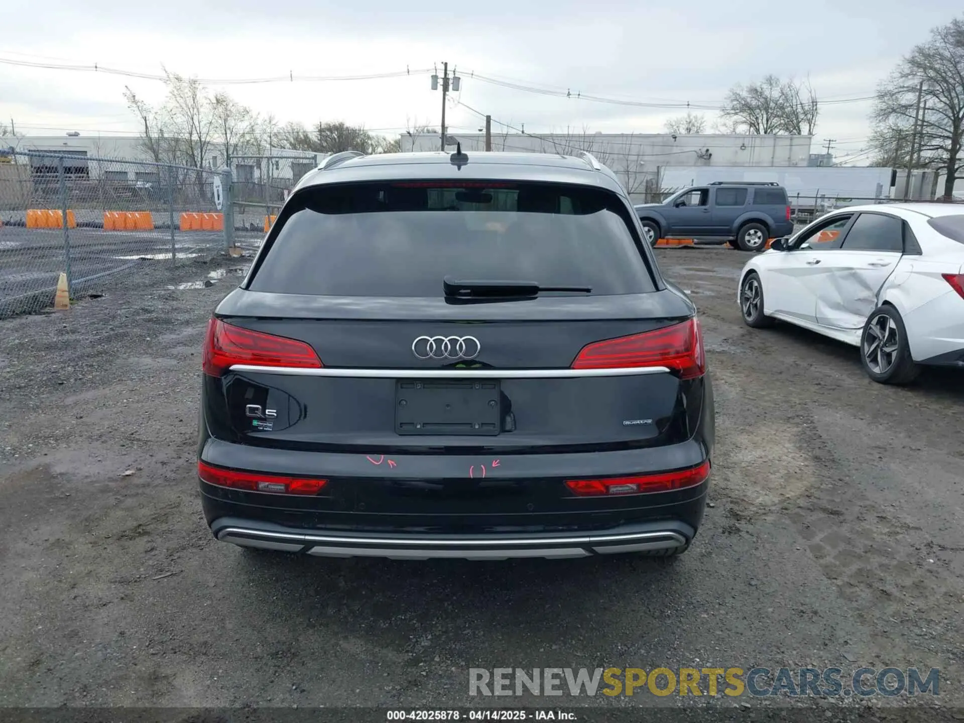 16 Photograph of a damaged car WA1BAAFYXM2117064 AUDI Q5 2021