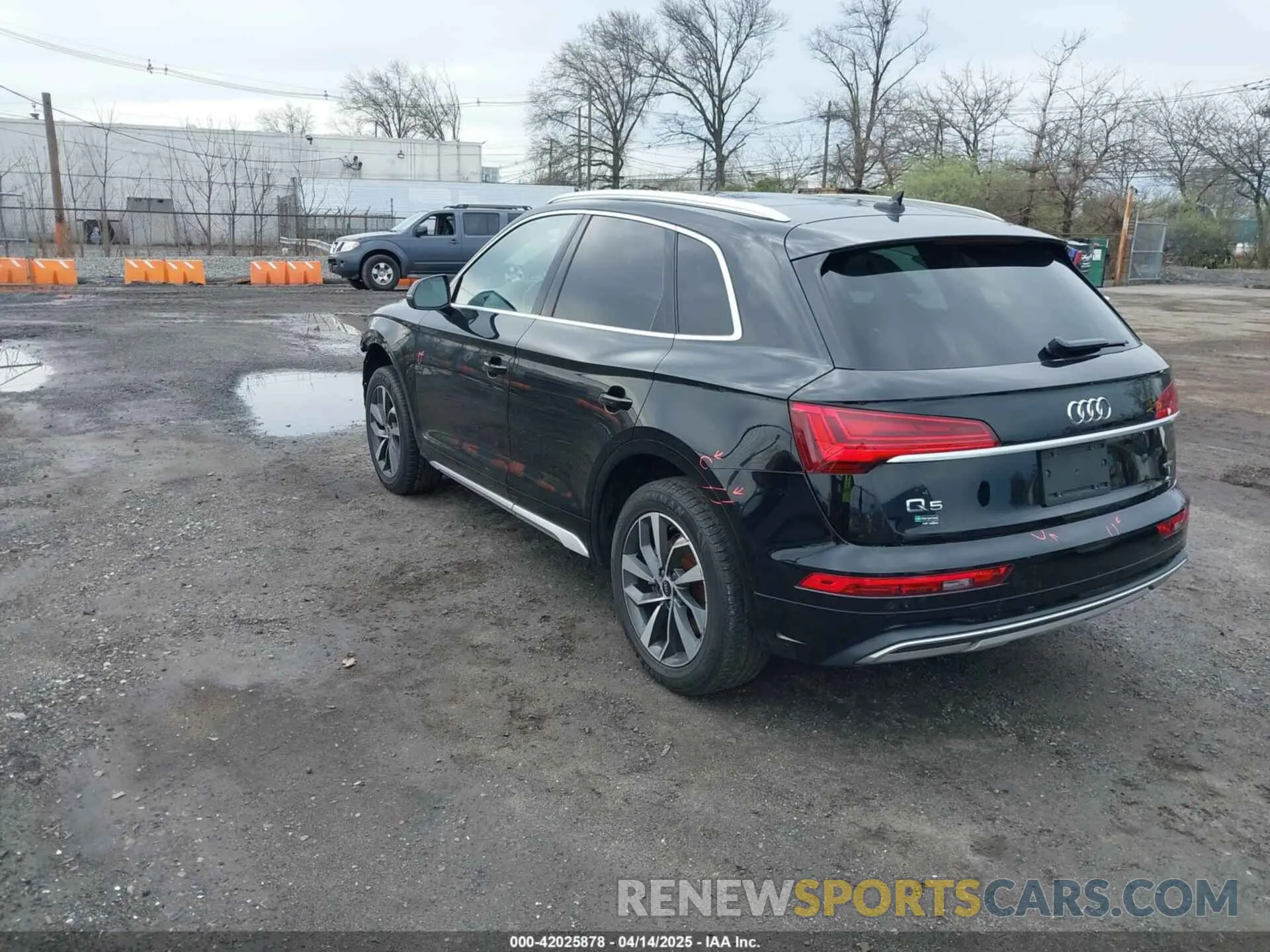 3 Photograph of a damaged car WA1BAAFYXM2117064 AUDI Q5 2021