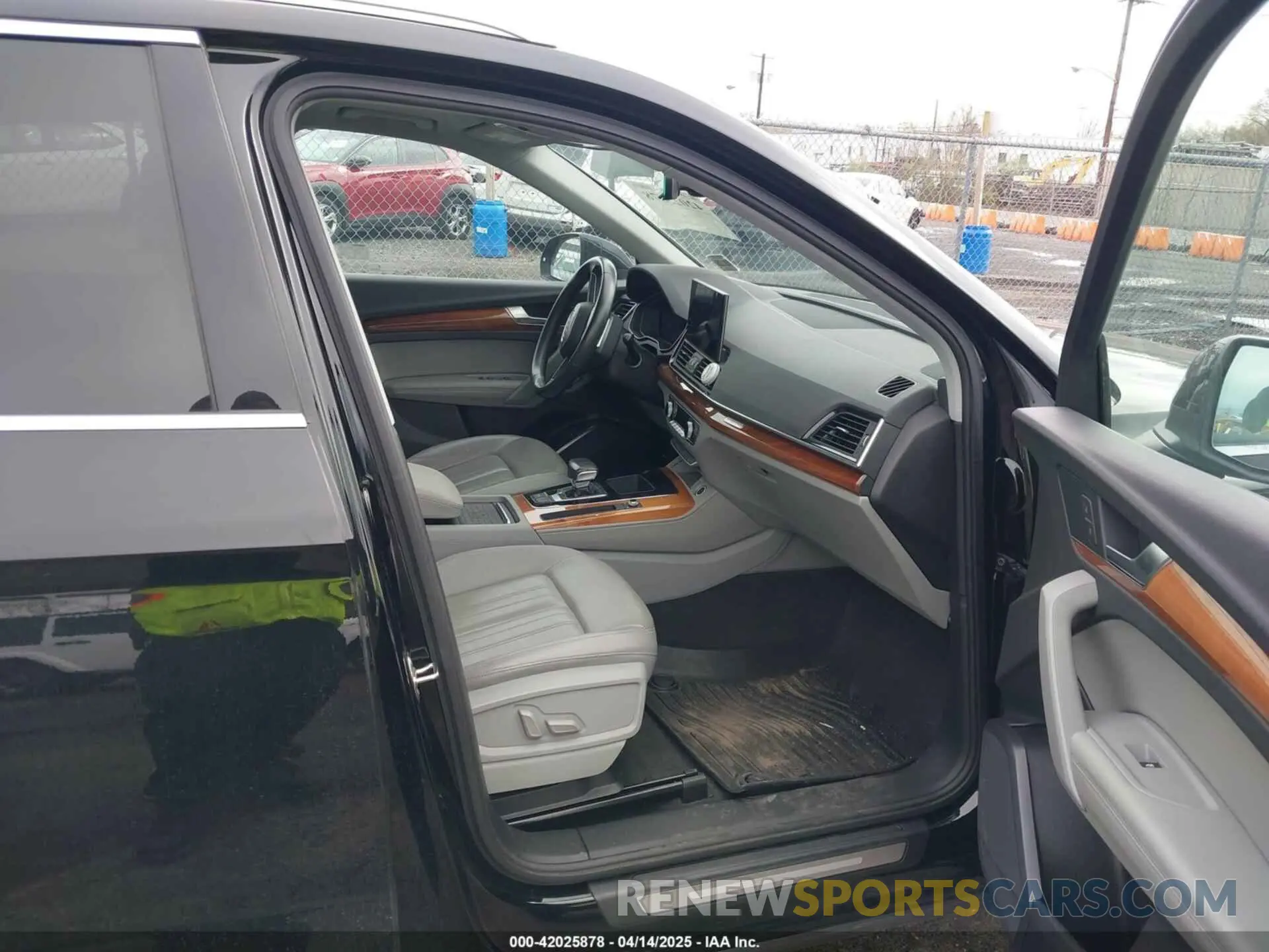 5 Photograph of a damaged car WA1BAAFYXM2117064 AUDI Q5 2021