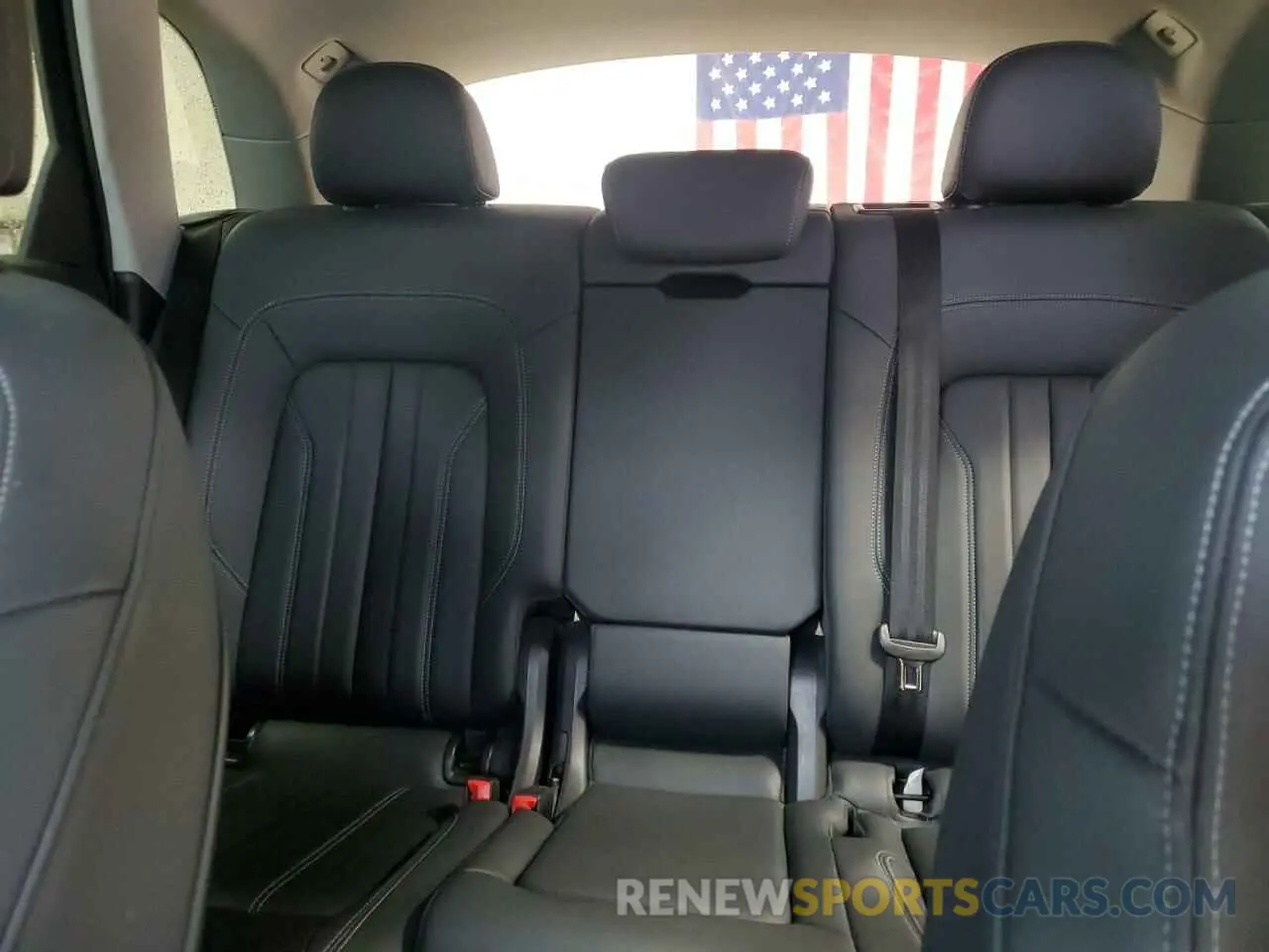 10 Photograph of a damaged car WA1BAAFYXM2124869 AUDI Q5 2021