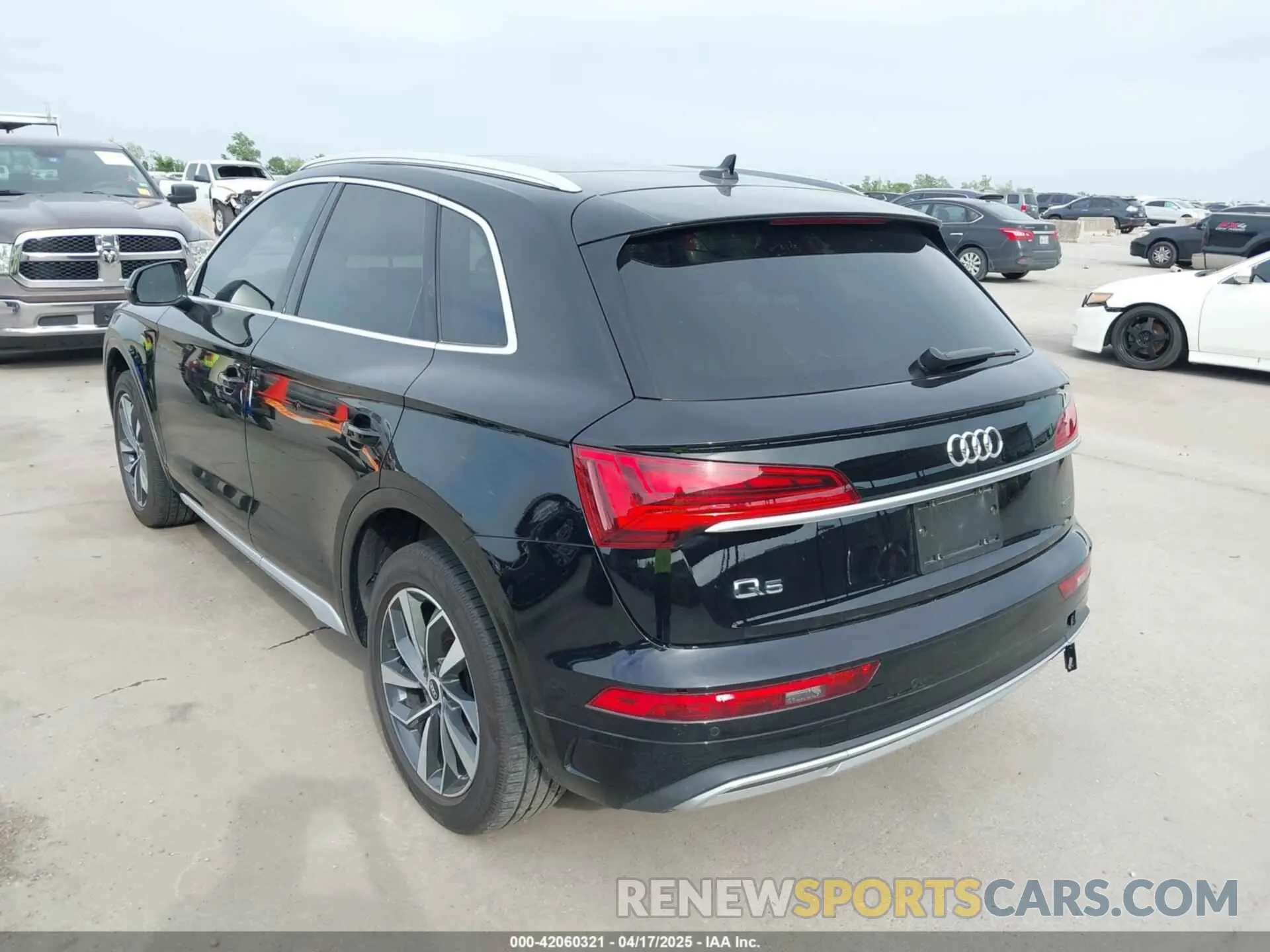 3 Photograph of a damaged car WA1BAAFYXM2135919 AUDI Q5 2021