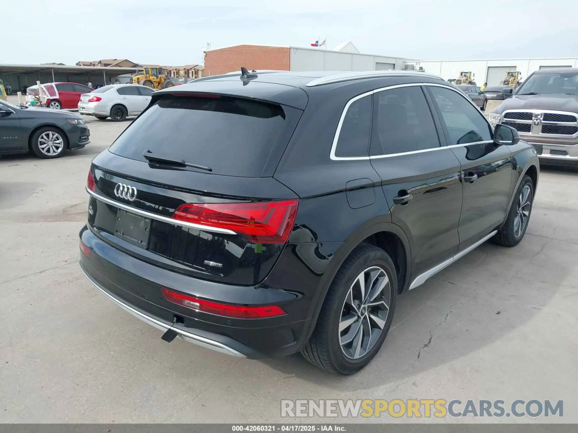 4 Photograph of a damaged car WA1BAAFYXM2135919 AUDI Q5 2021