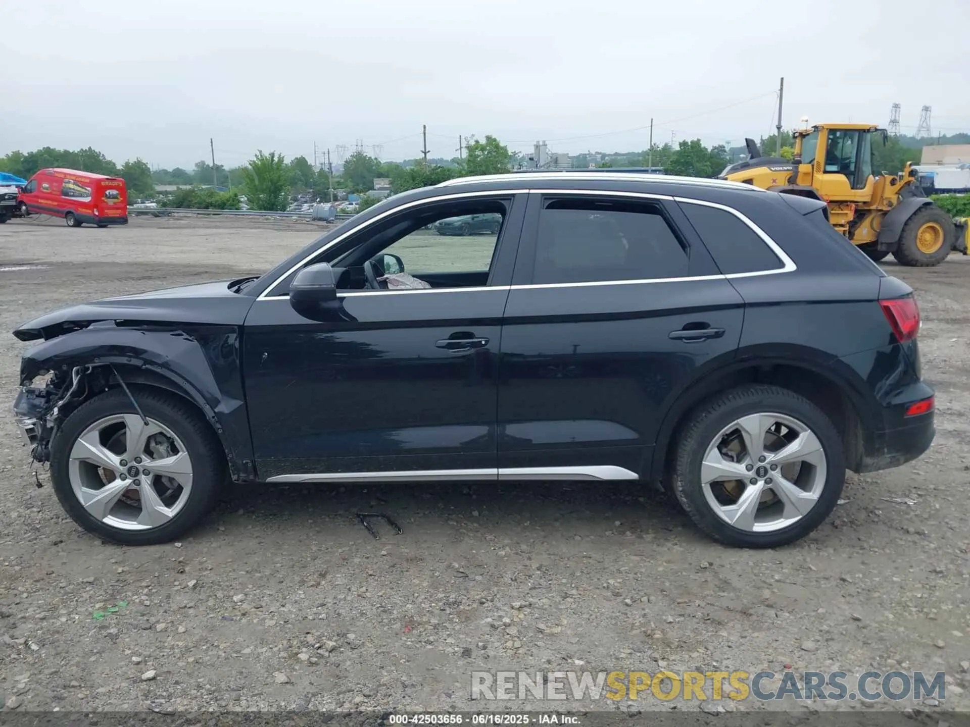 14 Photograph of a damaged car WA1CAAFY5M2020908 AUDI Q5 2021