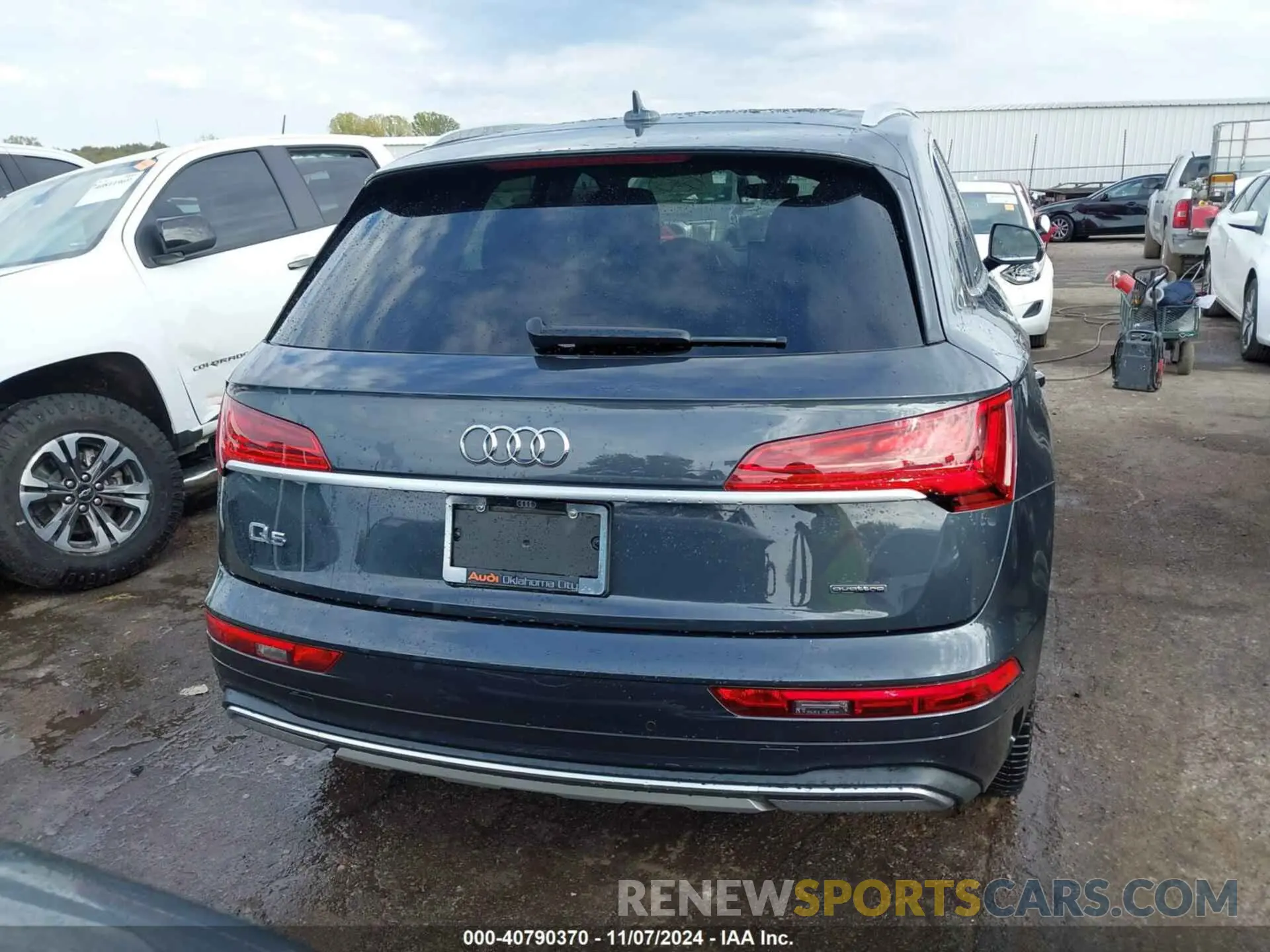 17 Photograph of a damaged car WA1CAAFY8M2054325 AUDI Q5 2021