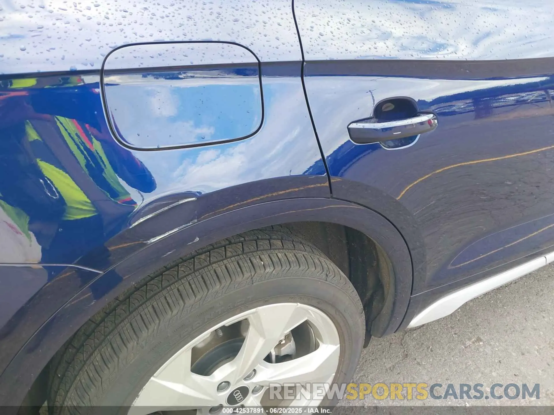 18 Photograph of a damaged car WA1CABFY6M2054233 AUDI Q5 2021