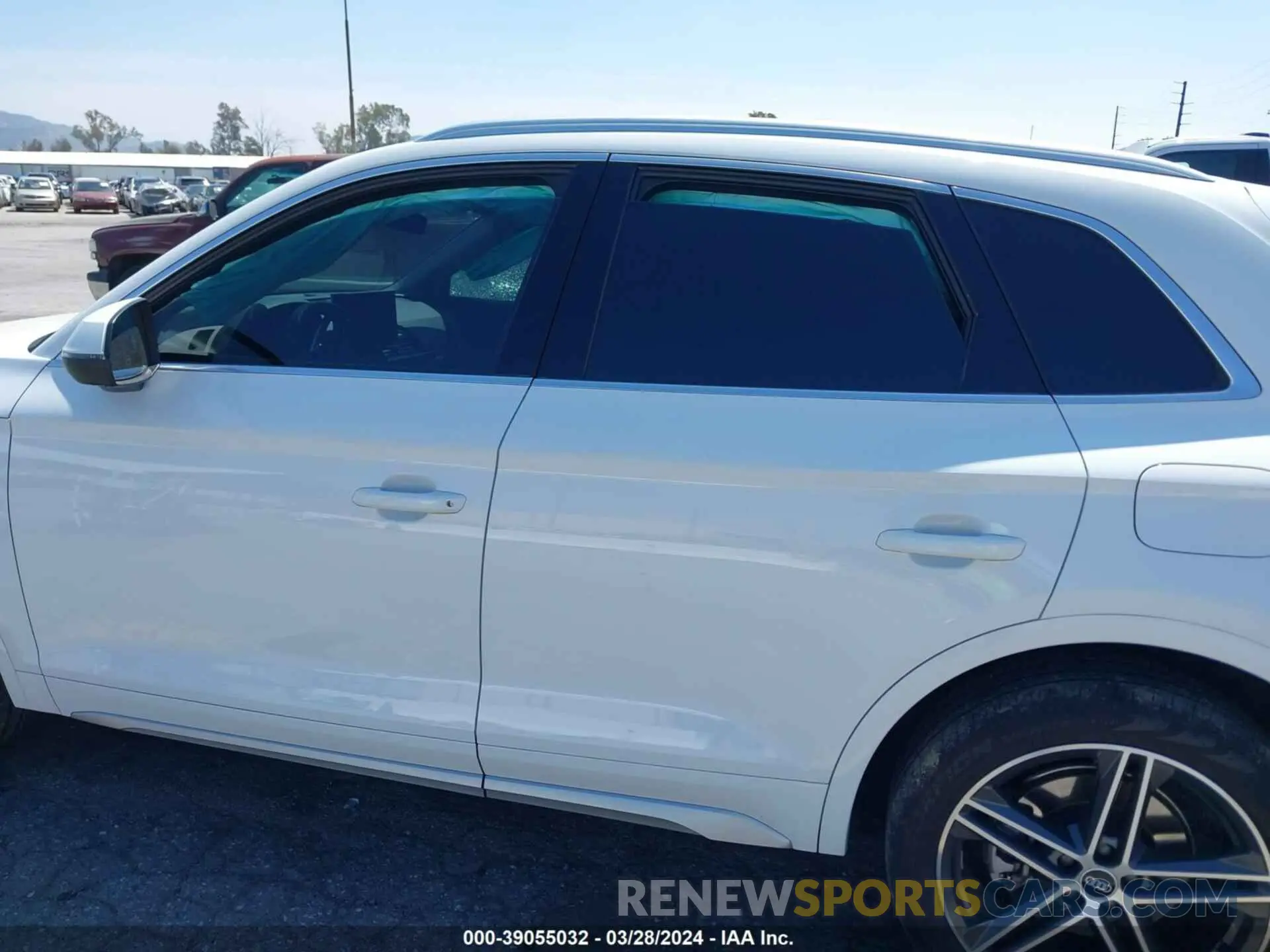 14 Photograph of a damaged car WA1E2AFY1M2088449 AUDI Q5 2021