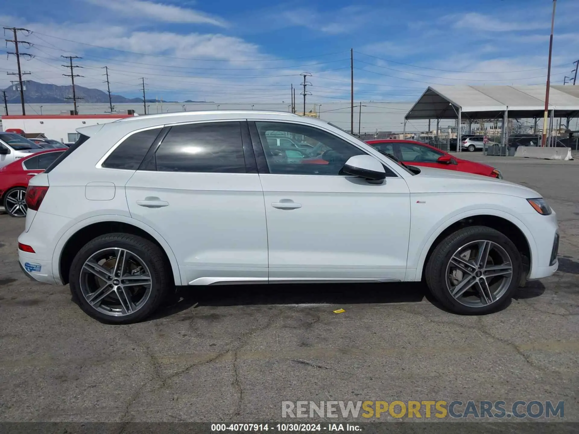 13 Photograph of a damaged car WA1E2AFY2M2044914 AUDI Q5 2021