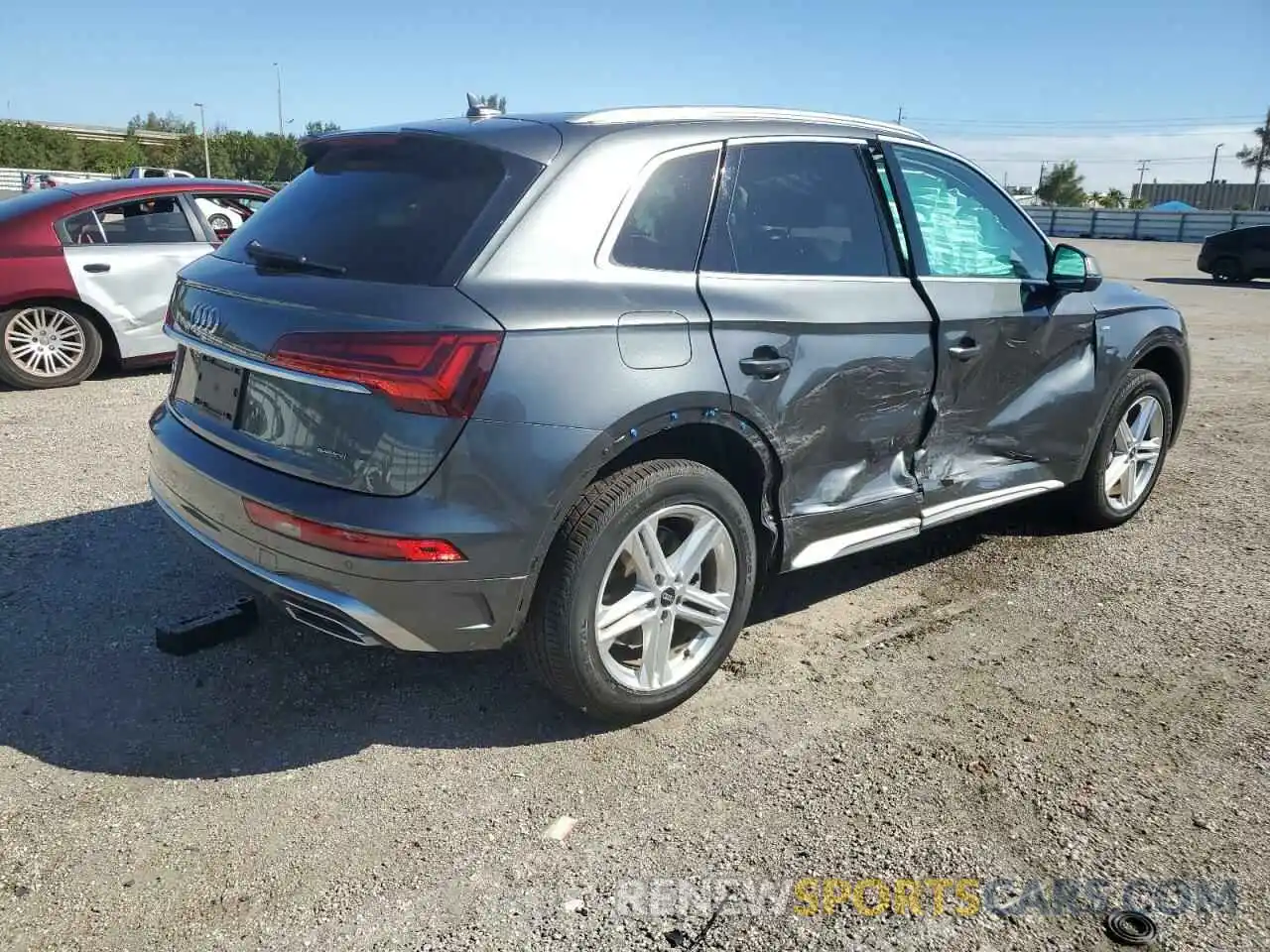 3 Photograph of a damaged car WA1E2AFY2M2048686 AUDI Q5 2021