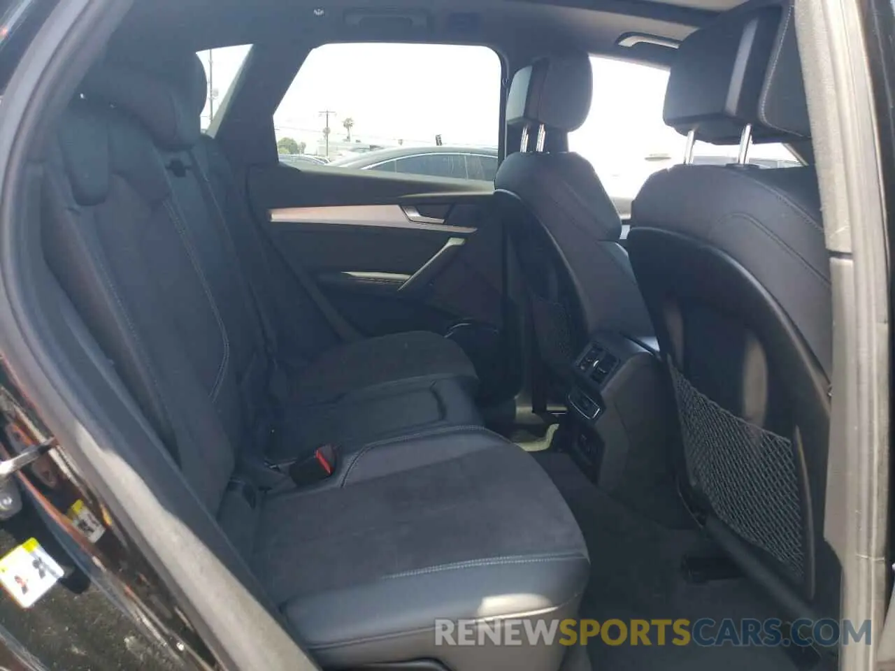 11 Photograph of a damaged car WA1E2AFY2M2061809 AUDI Q5 2021