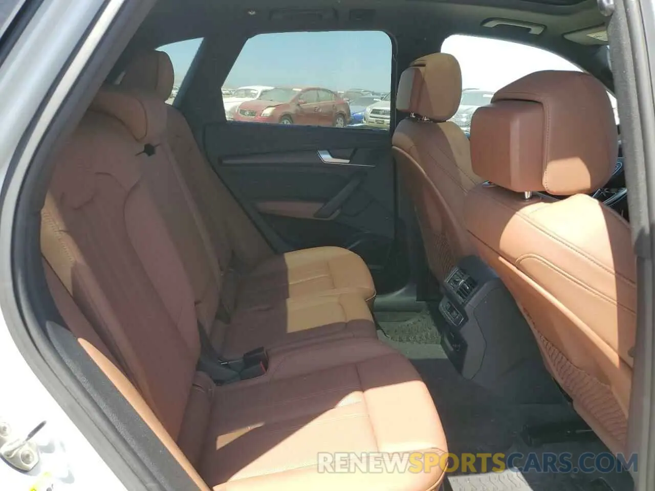 11 Photograph of a damaged car WA1E2AFY2M2129560 AUDI Q5 2021