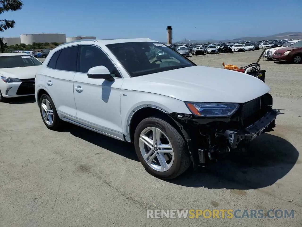 4 Photograph of a damaged car WA1E2AFY2M2129560 AUDI Q5 2021