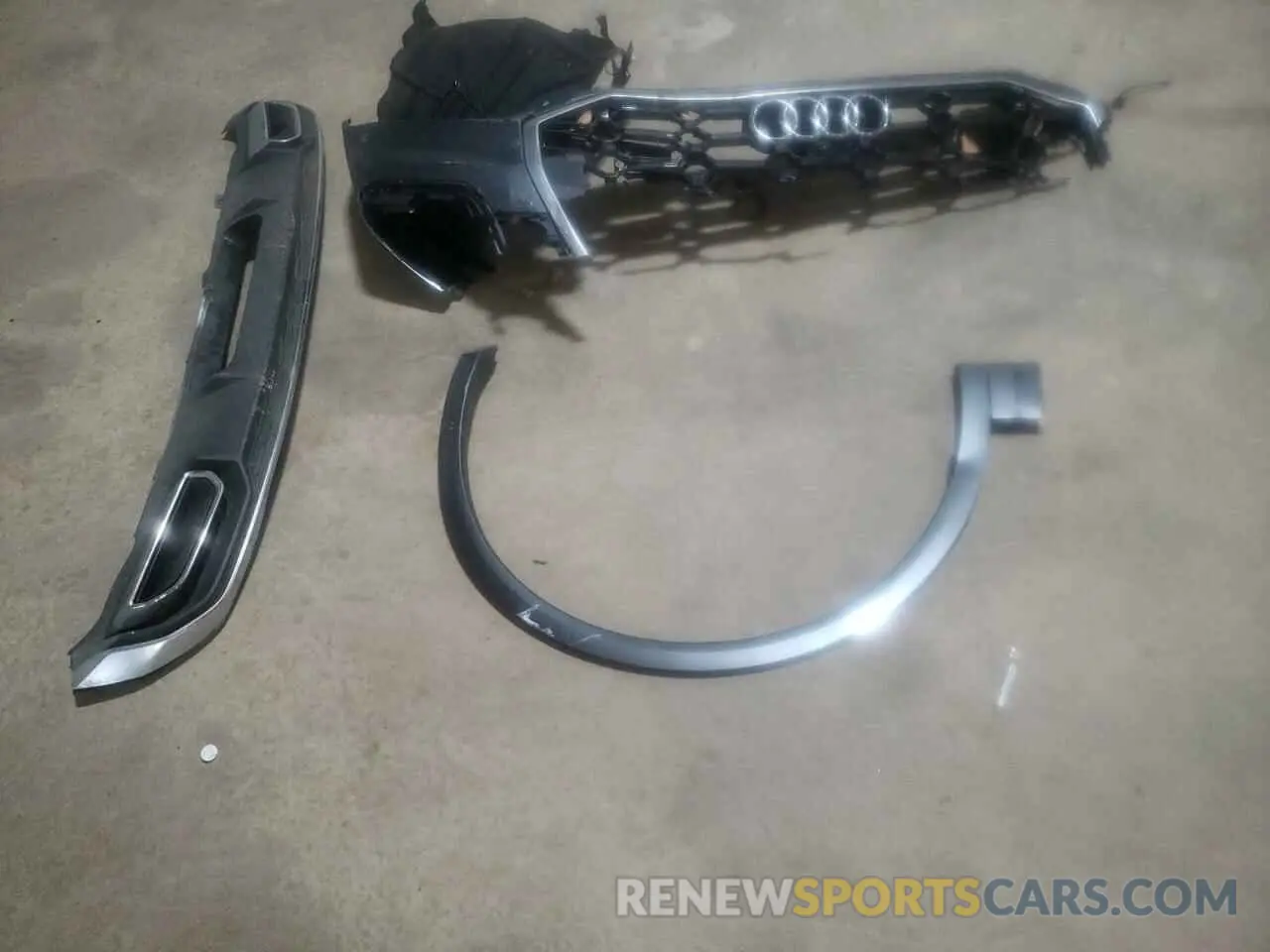 13 Photograph of a damaged car WA1E2AFY3M2106921 AUDI Q5 2021