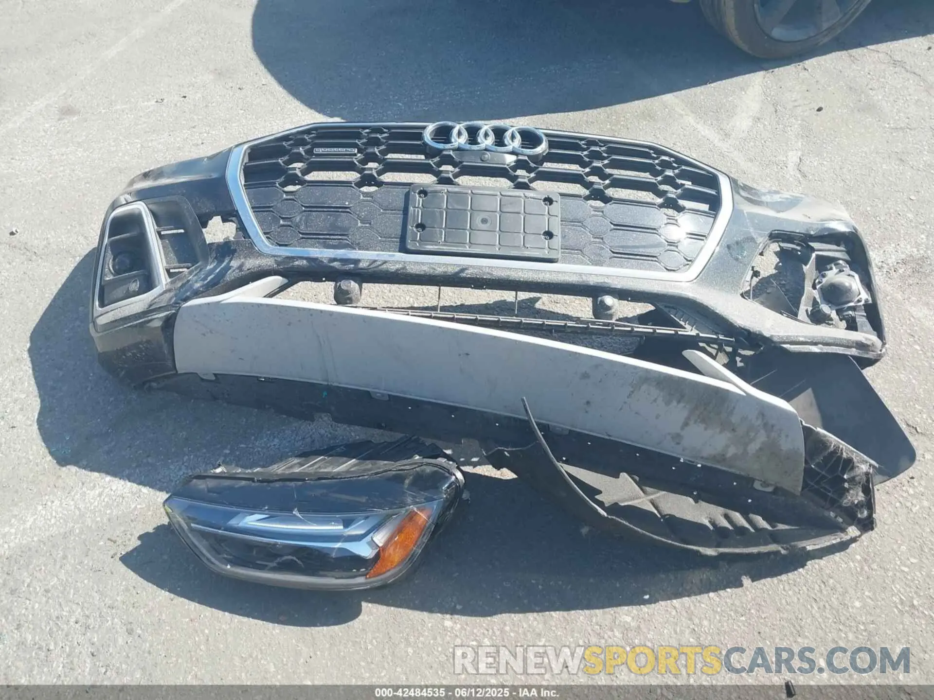 12 Photograph of a damaged car WA1E2AFY6M2060131 AUDI Q5 2021