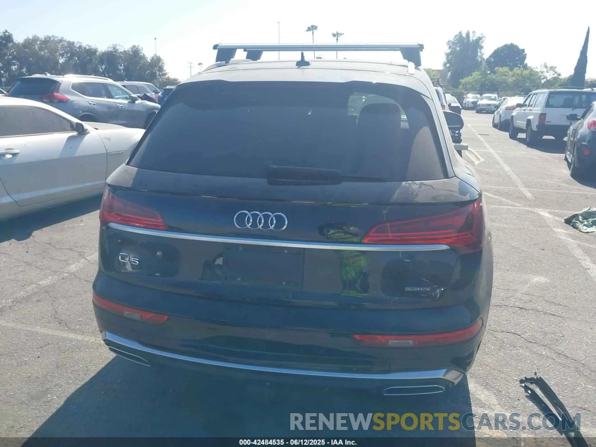 17 Photograph of a damaged car WA1E2AFY6M2060131 AUDI Q5 2021