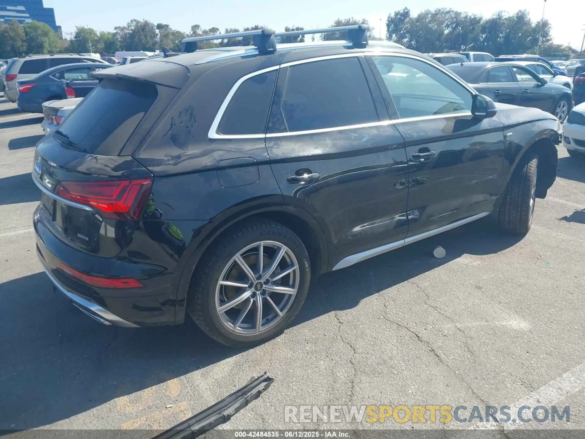 4 Photograph of a damaged car WA1E2AFY6M2060131 AUDI Q5 2021