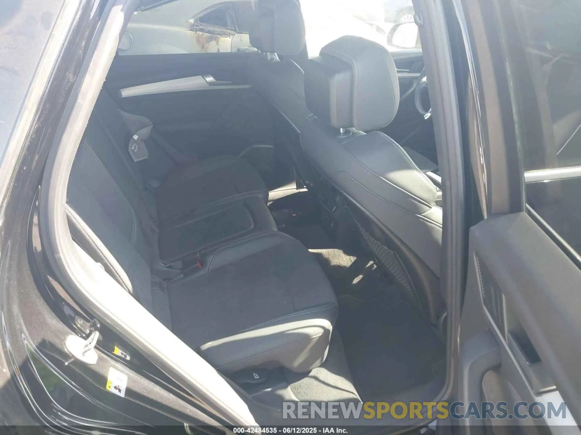 8 Photograph of a damaged car WA1E2AFY6M2060131 AUDI Q5 2021