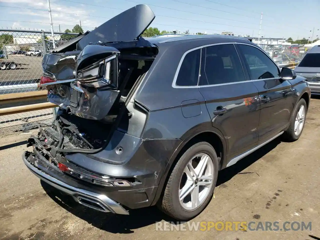 4 Photograph of a damaged car WA1E2AFYXM2041761 AUDI Q5 2021