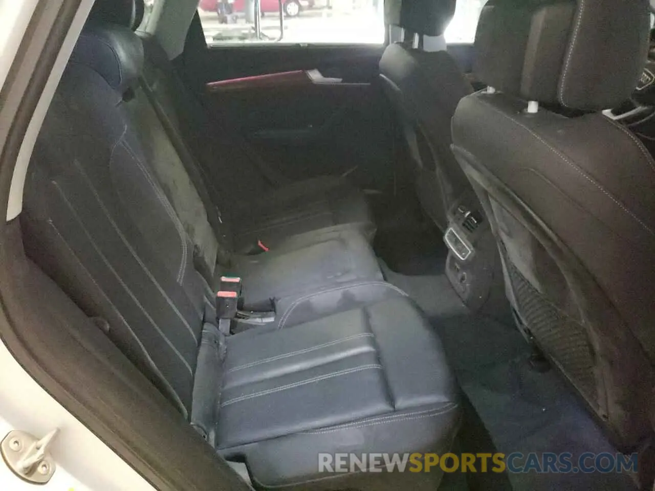 11 Photograph of a damaged car WA1F2AFY9M2046955 AUDI Q5 2021