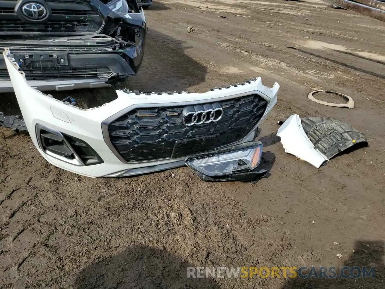 13 Photograph of a damaged car WA1FAAFY7M2047170 AUDI Q5 2021