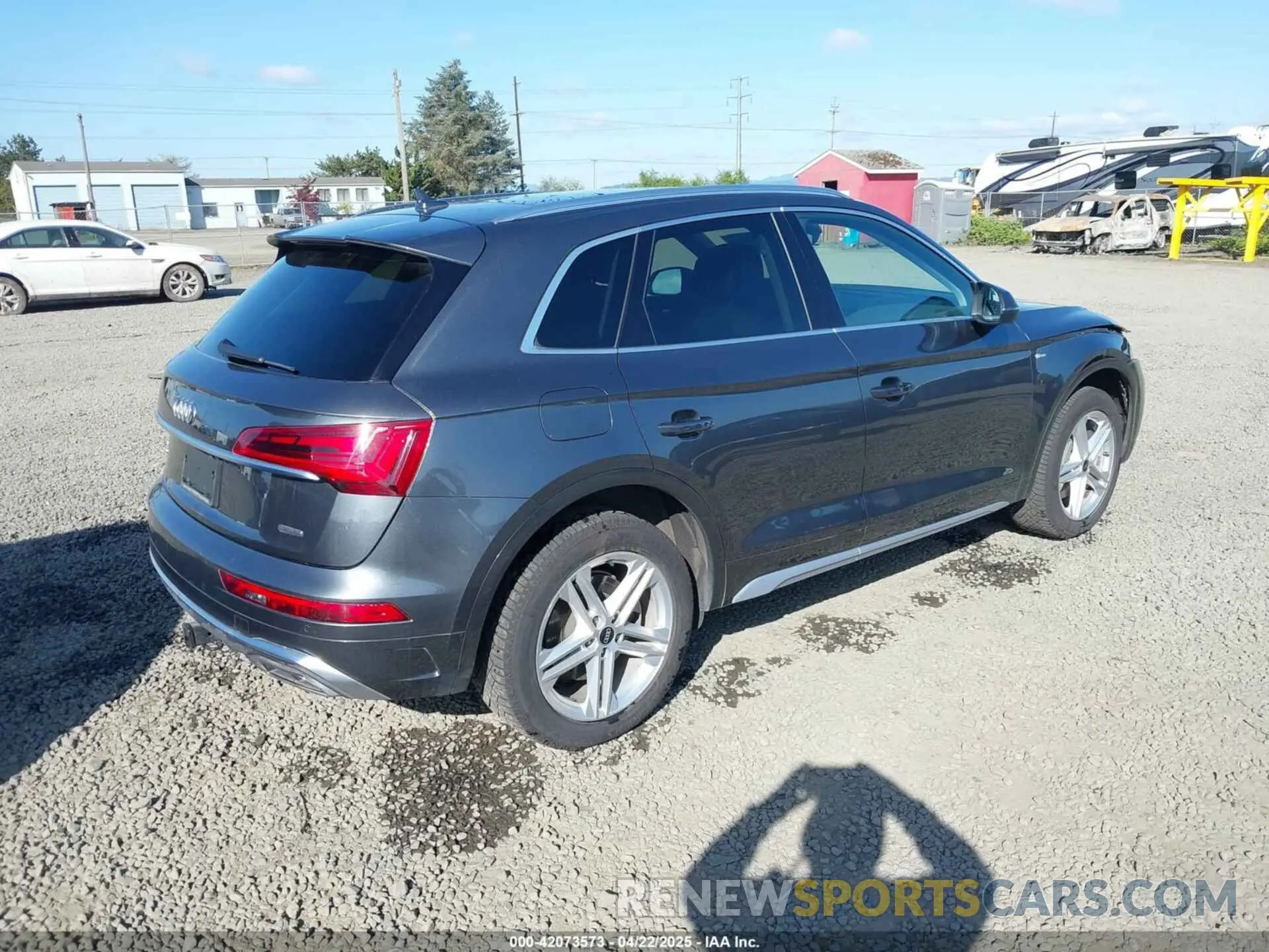 4 Photograph of a damaged car WA1G2AFY4M2044986 AUDI Q5 2021