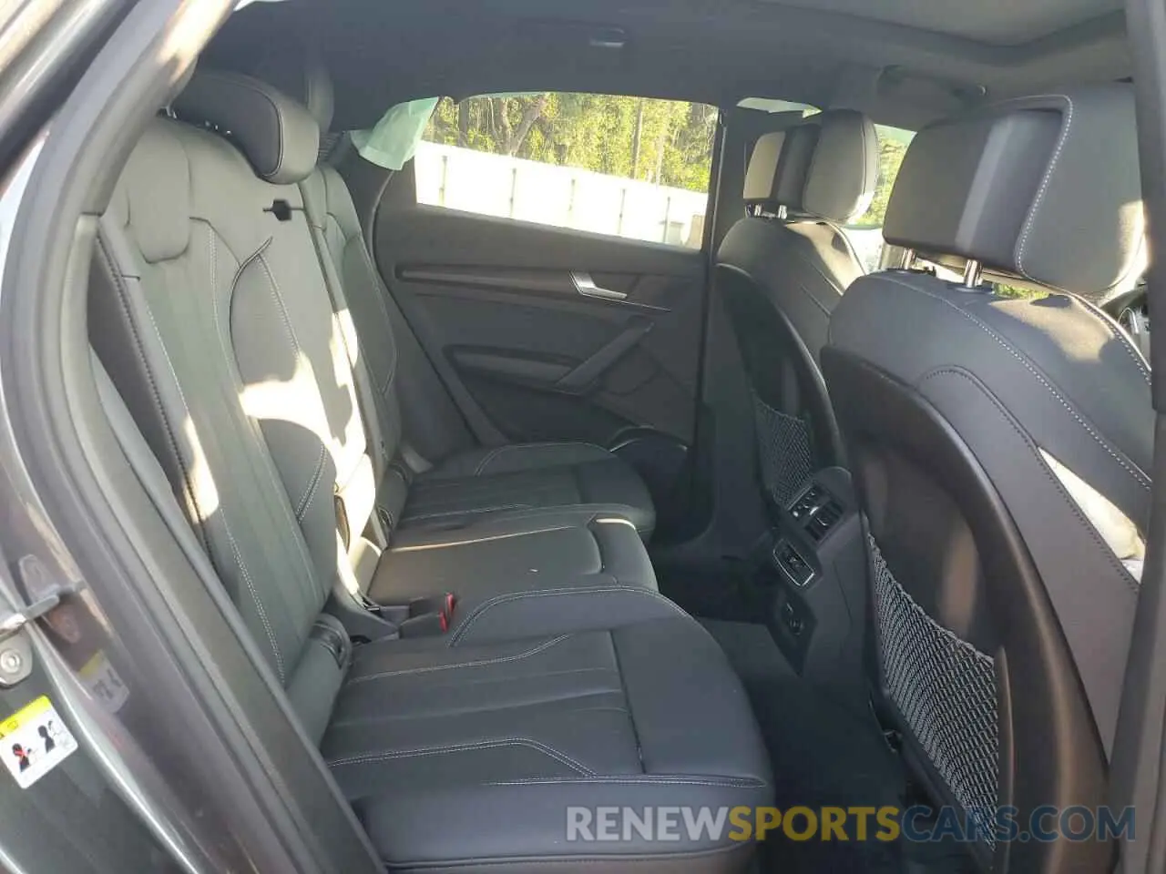 11 Photograph of a damaged car WA14AAFY5N2109383 AUDI Q5 2022