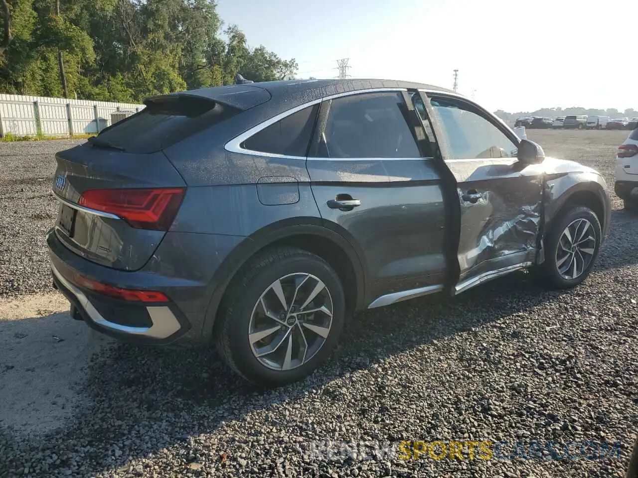 3 Photograph of a damaged car WA14AAFY5N2109383 AUDI Q5 2022