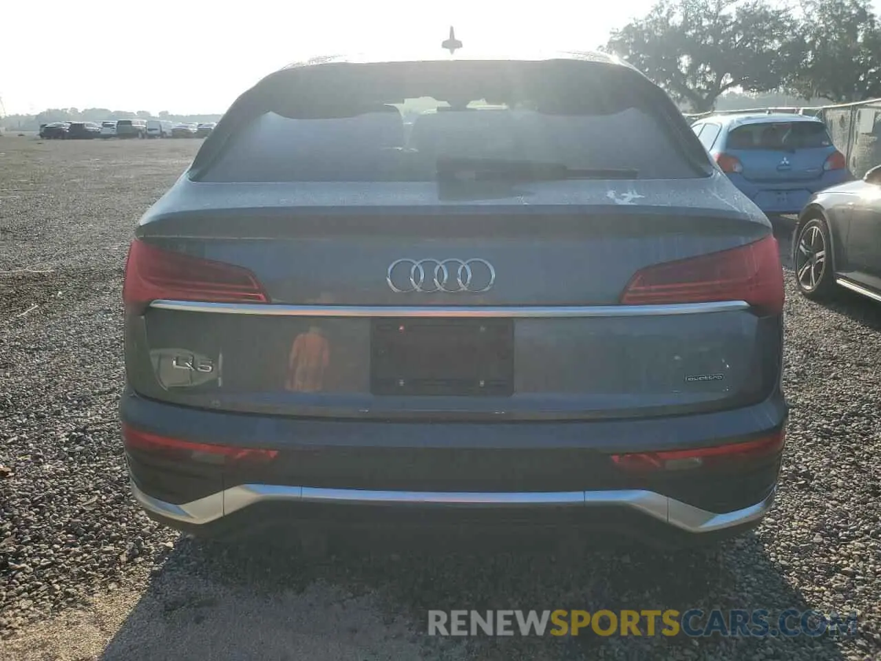 6 Photograph of a damaged car WA14AAFY5N2109383 AUDI Q5 2022