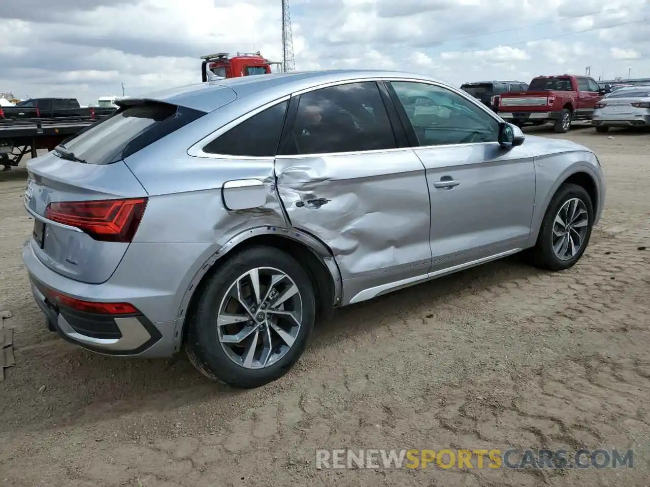 3 Photograph of a damaged car WA14AAFY6N2059478 AUDI Q5 2022