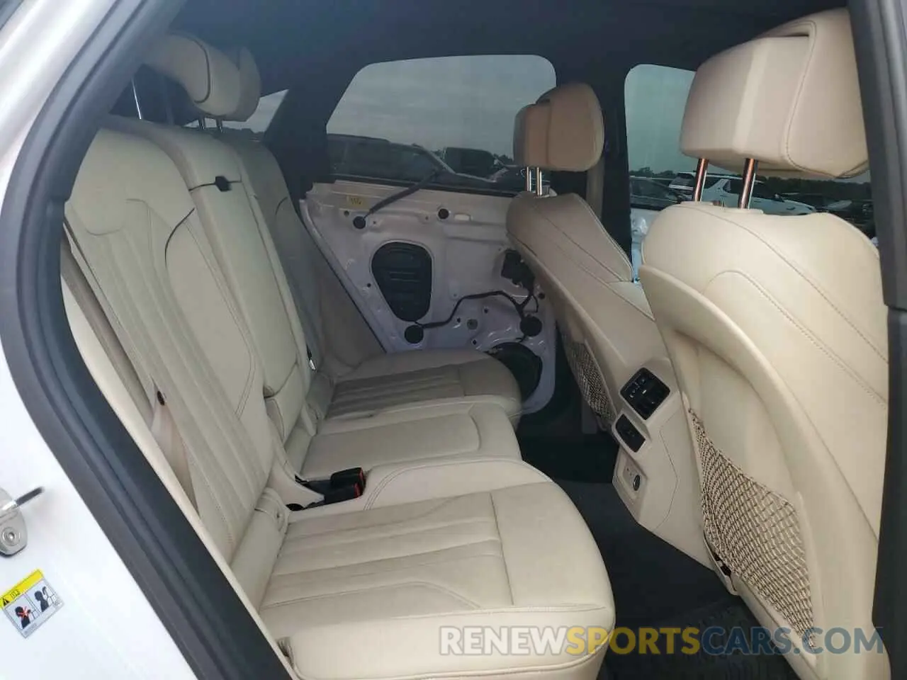 11 Photograph of a damaged car WA15AAFY1N2121079 AUDI Q5 2022