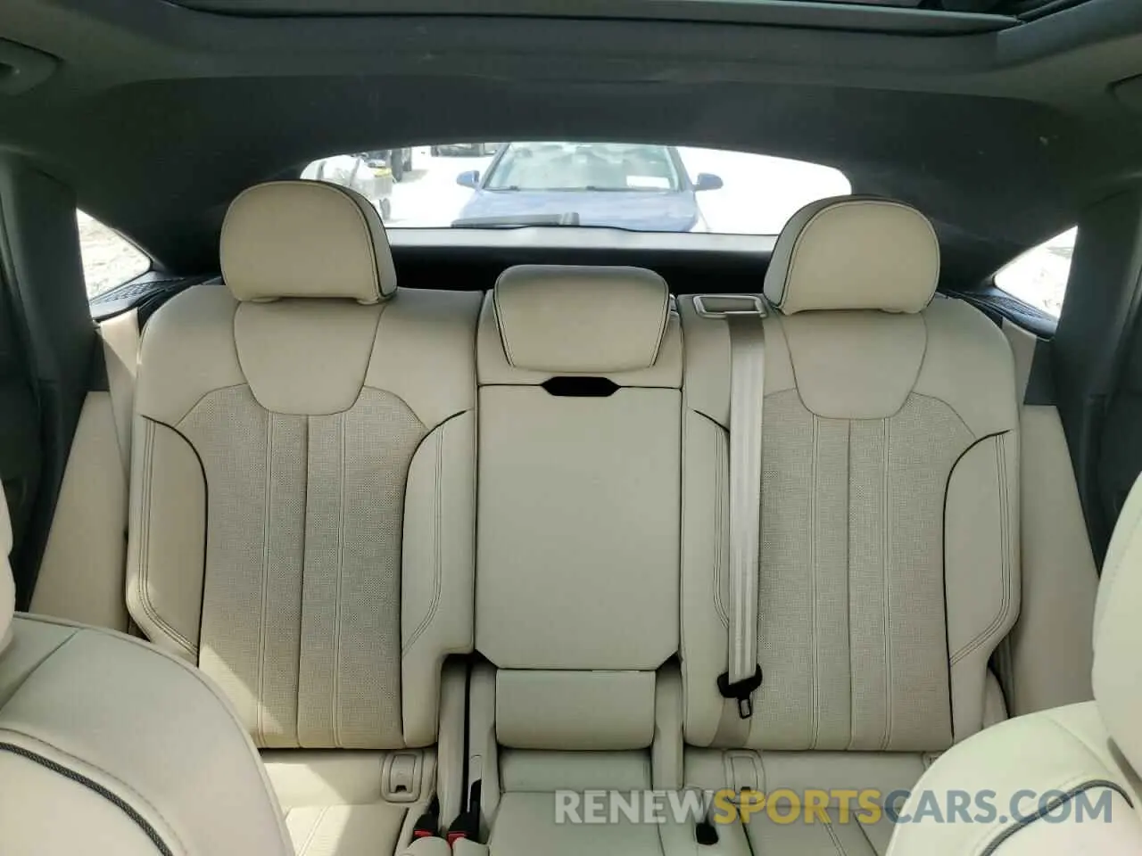 10 Photograph of a damaged car WA15AAFY2N2049972 AUDI Q5 2022