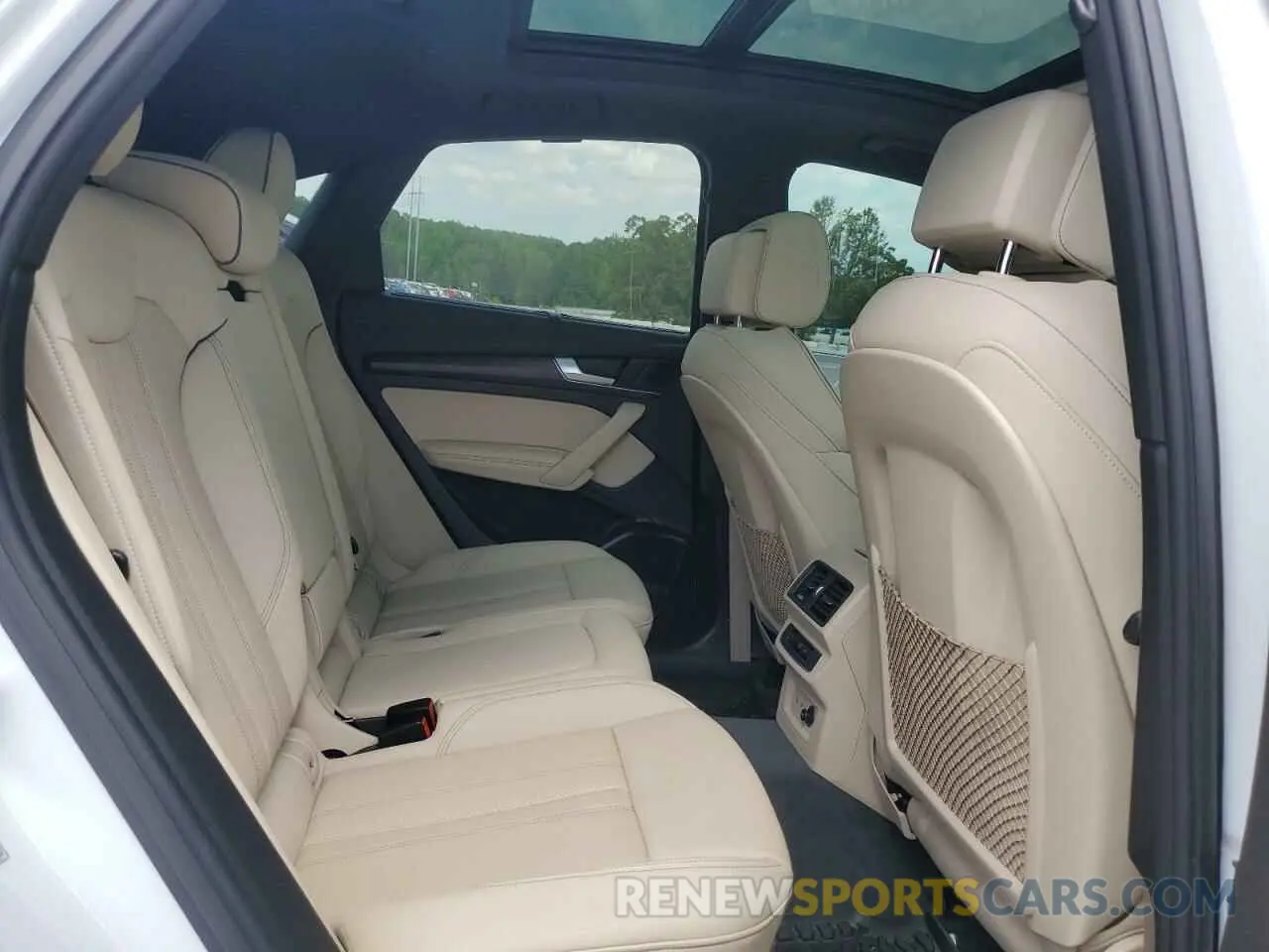 11 Photograph of a damaged car WA15AAFY2N2049972 AUDI Q5 2022