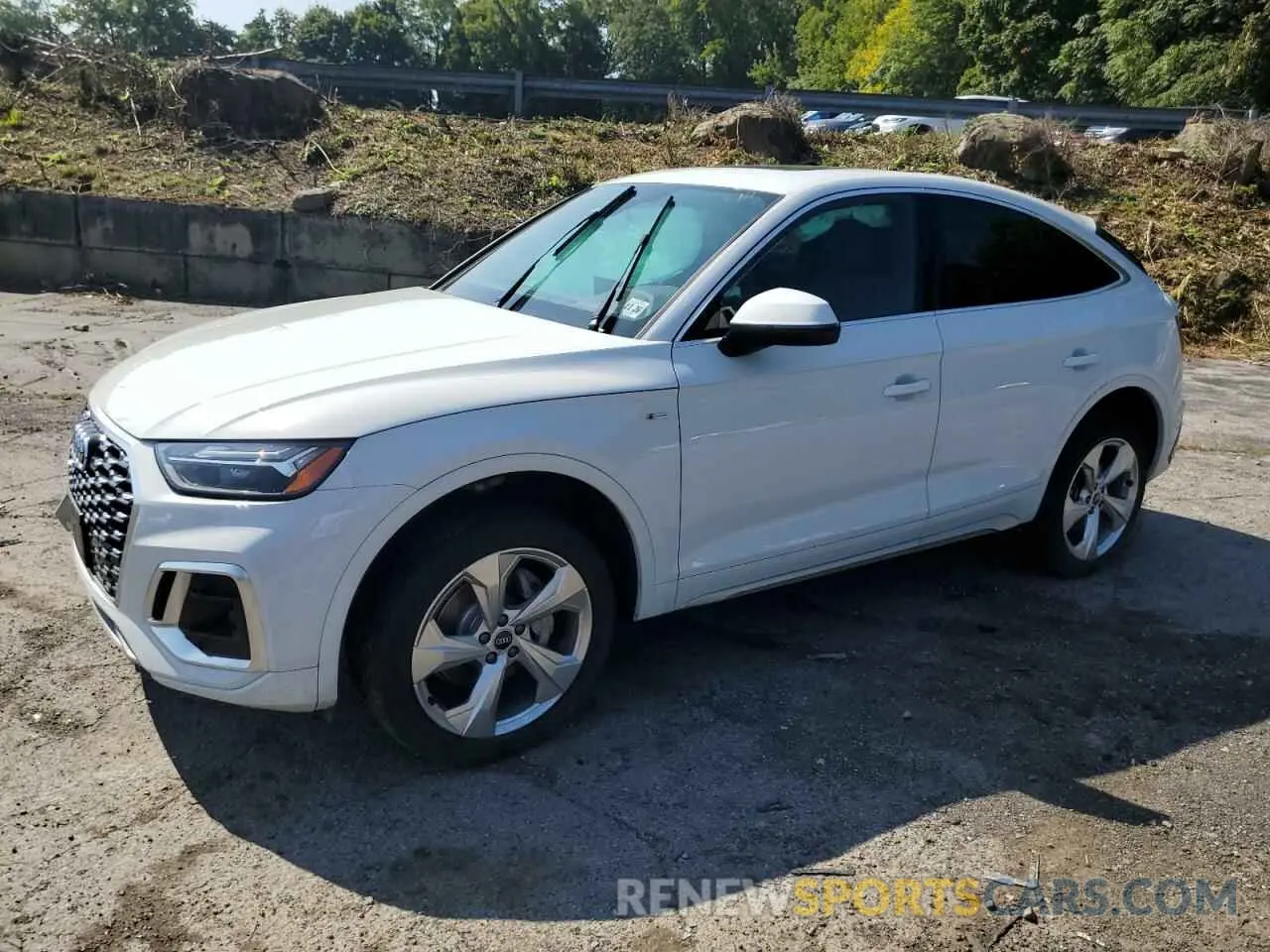 1 Photograph of a damaged car WA15AAFY3N2015510 AUDI Q5 2022